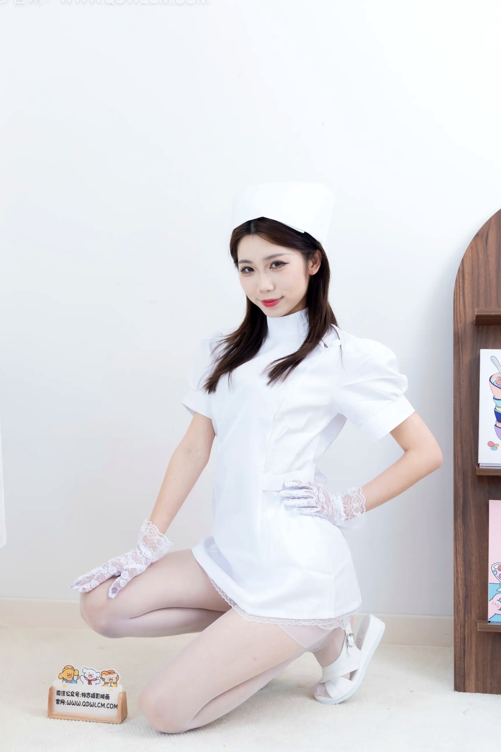 物恋传媒 泡泡 纯白护士服诱惑 私房清纯薄白丝凉鞋居家写真[116P]