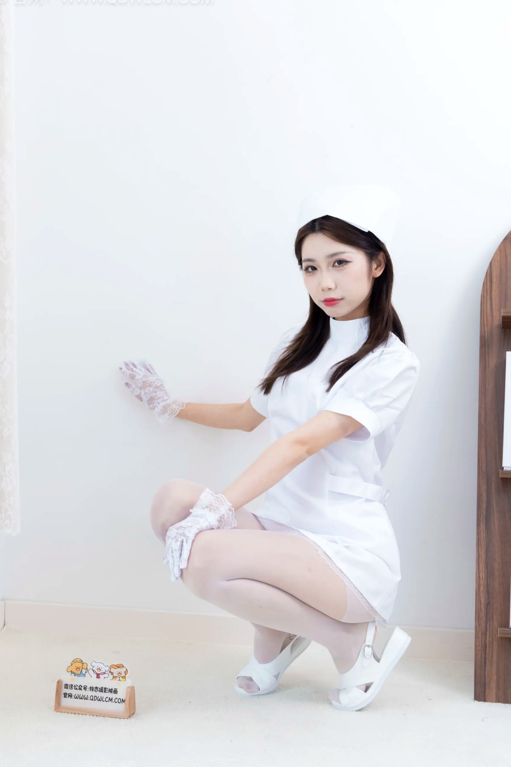 物恋传媒 泡泡 纯白护士服诱惑 私房清纯薄白丝凉鞋居家写真[116P]