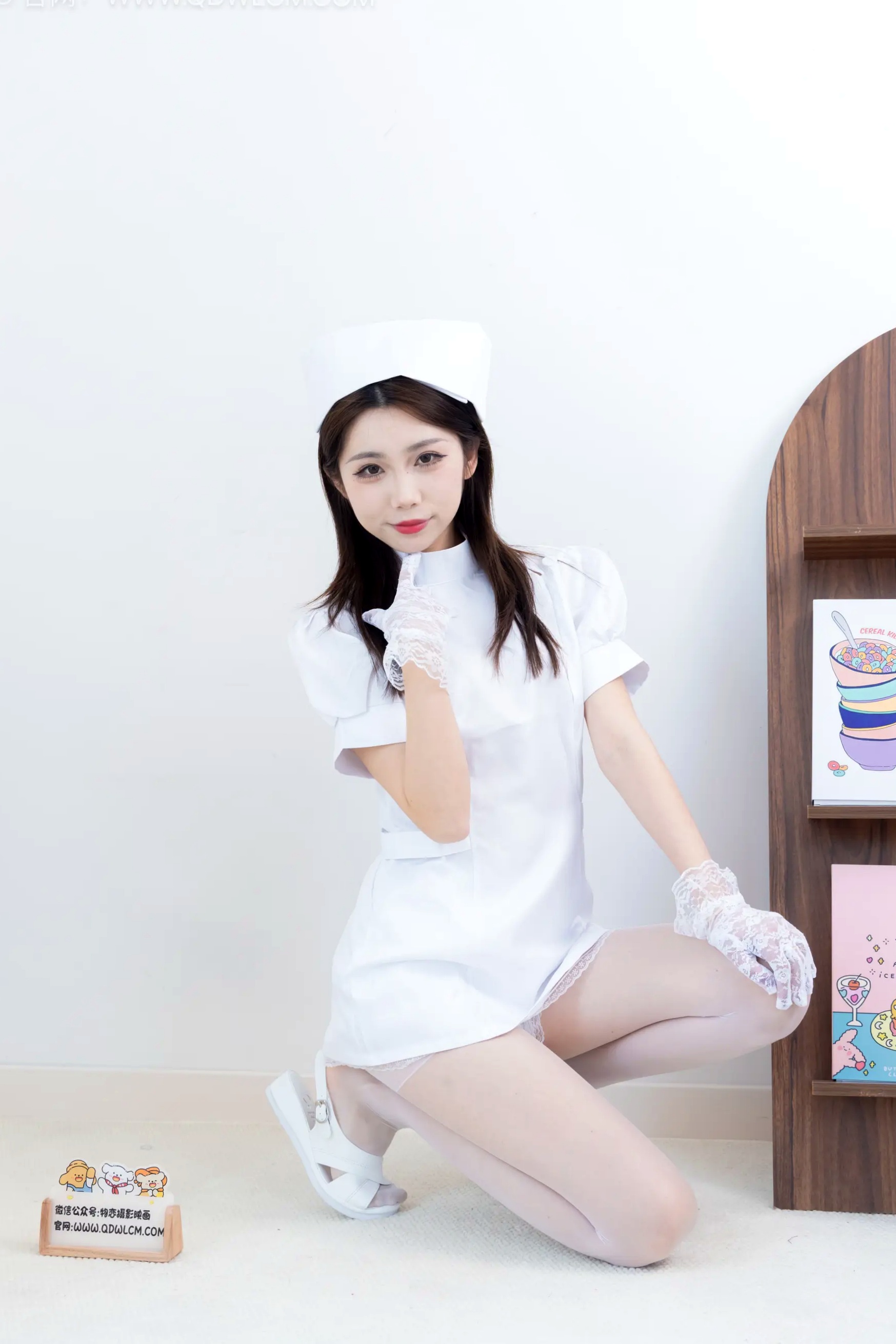 物恋传媒 泡泡 纯白护士服诱惑 私房清纯薄白丝凉鞋居家写真[116P]