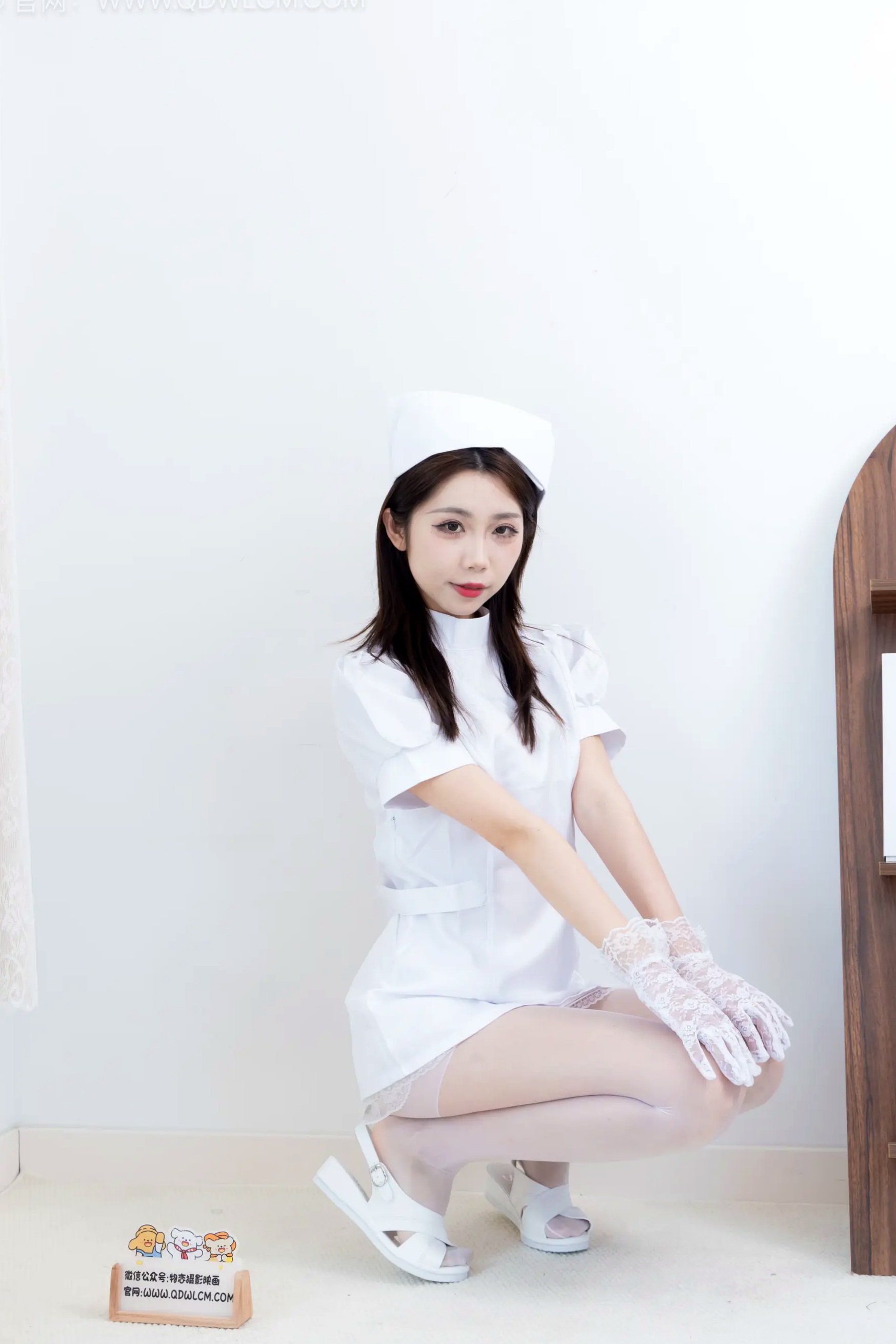 物恋传媒 泡泡 纯白护士服诱惑 私房清纯薄白丝凉鞋居家写真[116P]