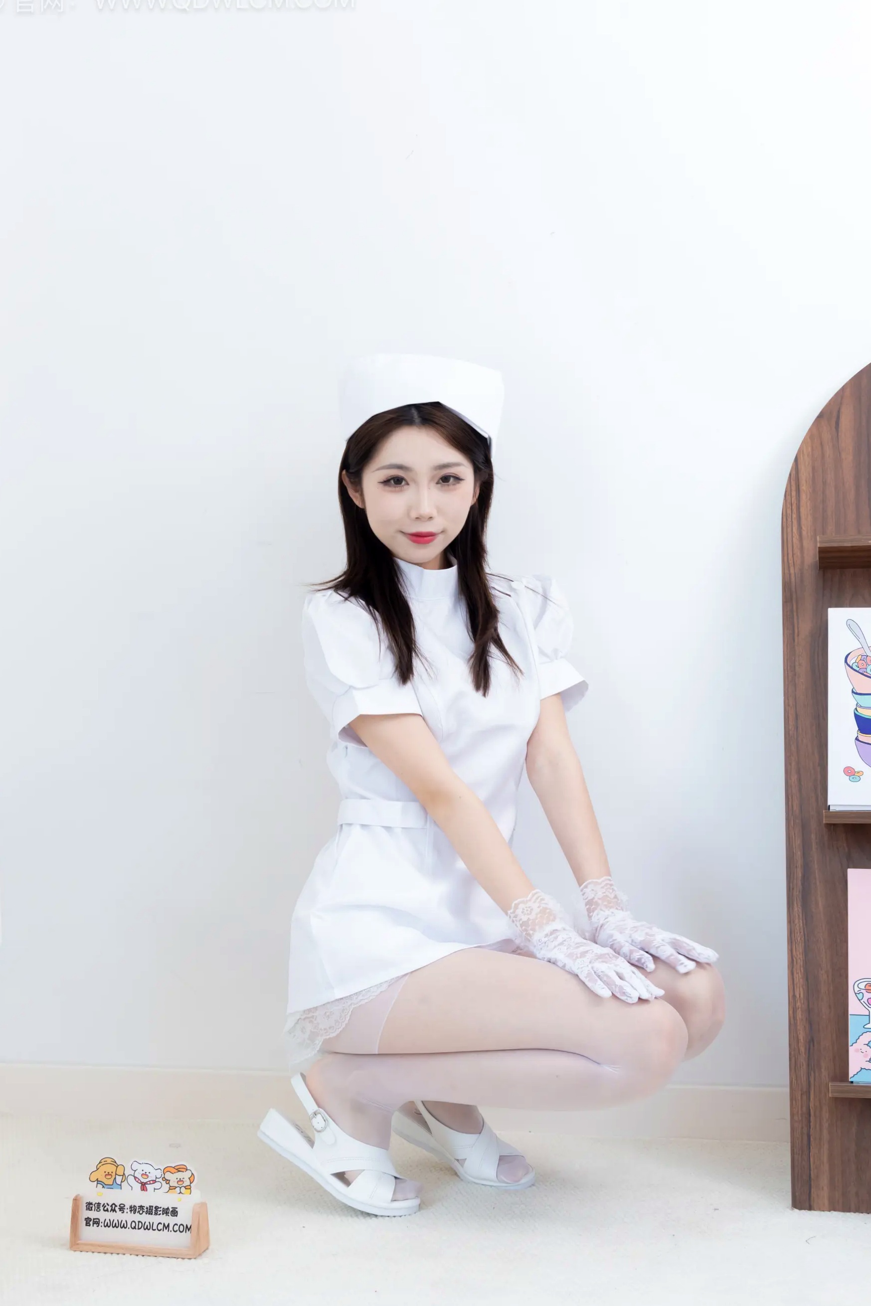 物恋传媒 泡泡 纯白护士服诱惑 私房清纯薄白丝凉鞋居家写真[116P]
