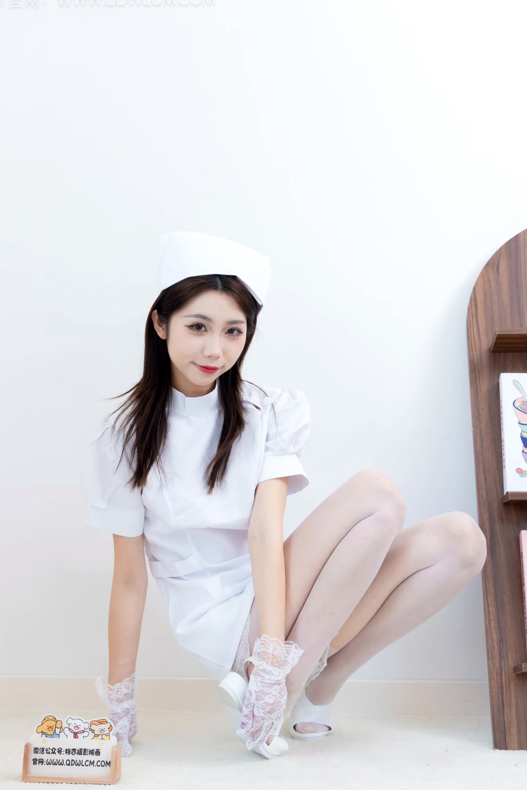 物恋传媒 泡泡 纯白护士服诱惑 私房清纯薄白丝凉鞋居家写真[116P]