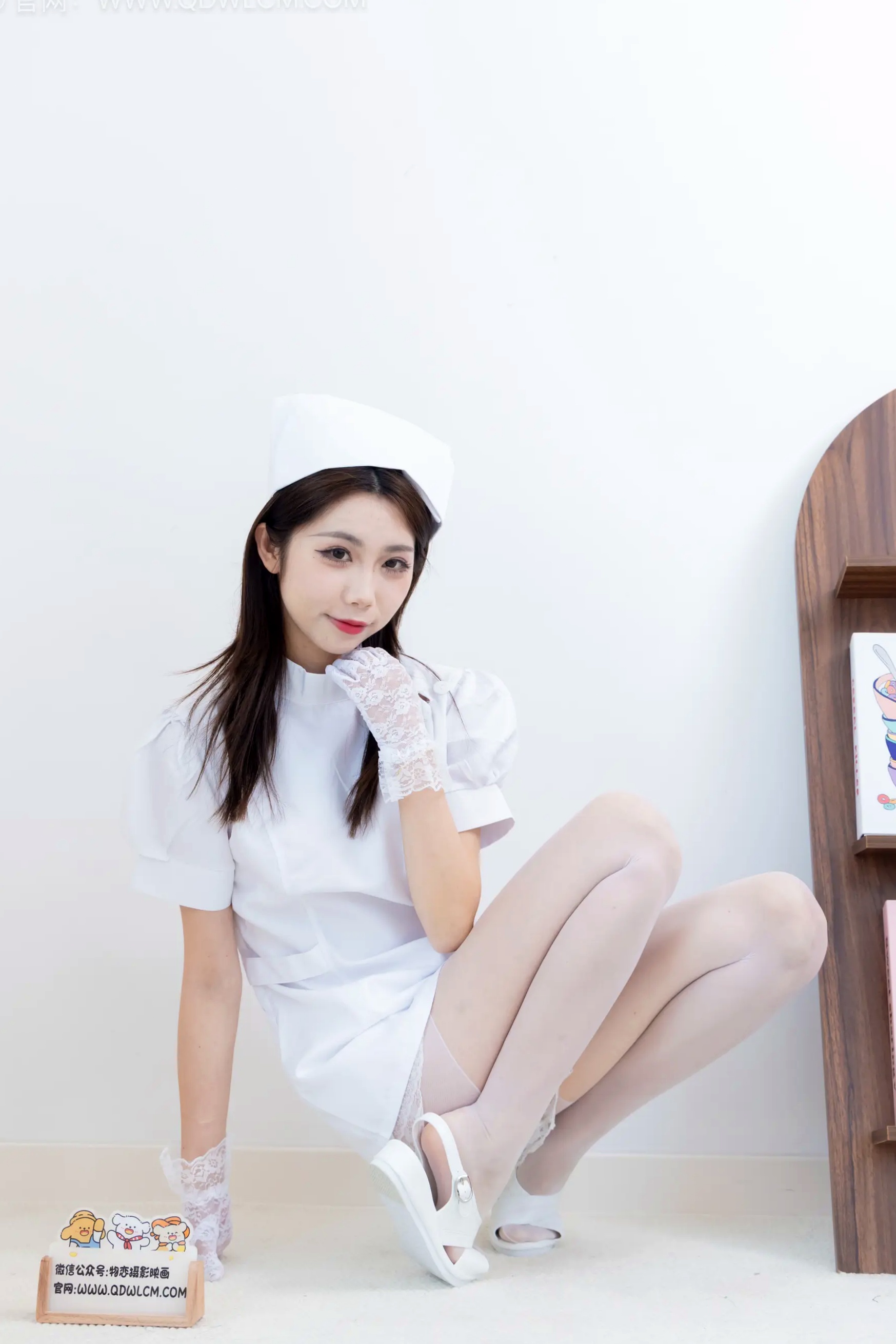 物恋传媒 泡泡 纯白护士服诱惑 私房清纯薄白丝凉鞋居家写真[116P]