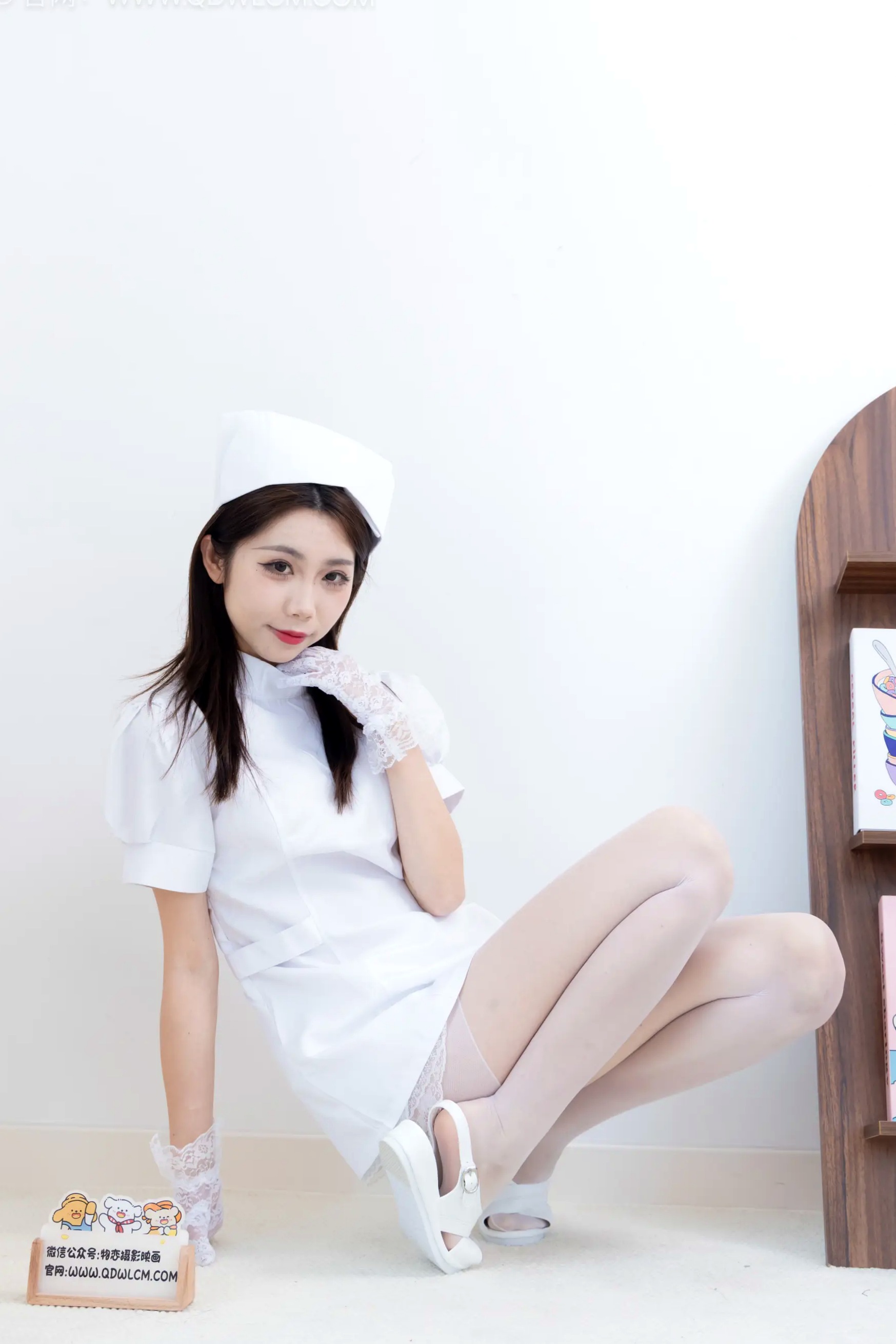 物恋传媒 泡泡 纯白护士服诱惑 私房清纯薄白丝凉鞋居家写真[116P]