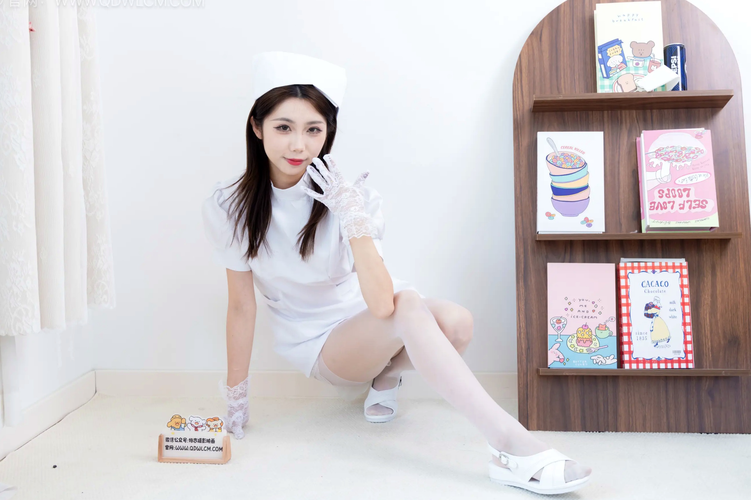 物恋传媒 泡泡 纯白护士服诱惑 私房清纯薄白丝凉鞋居家写真[116P]