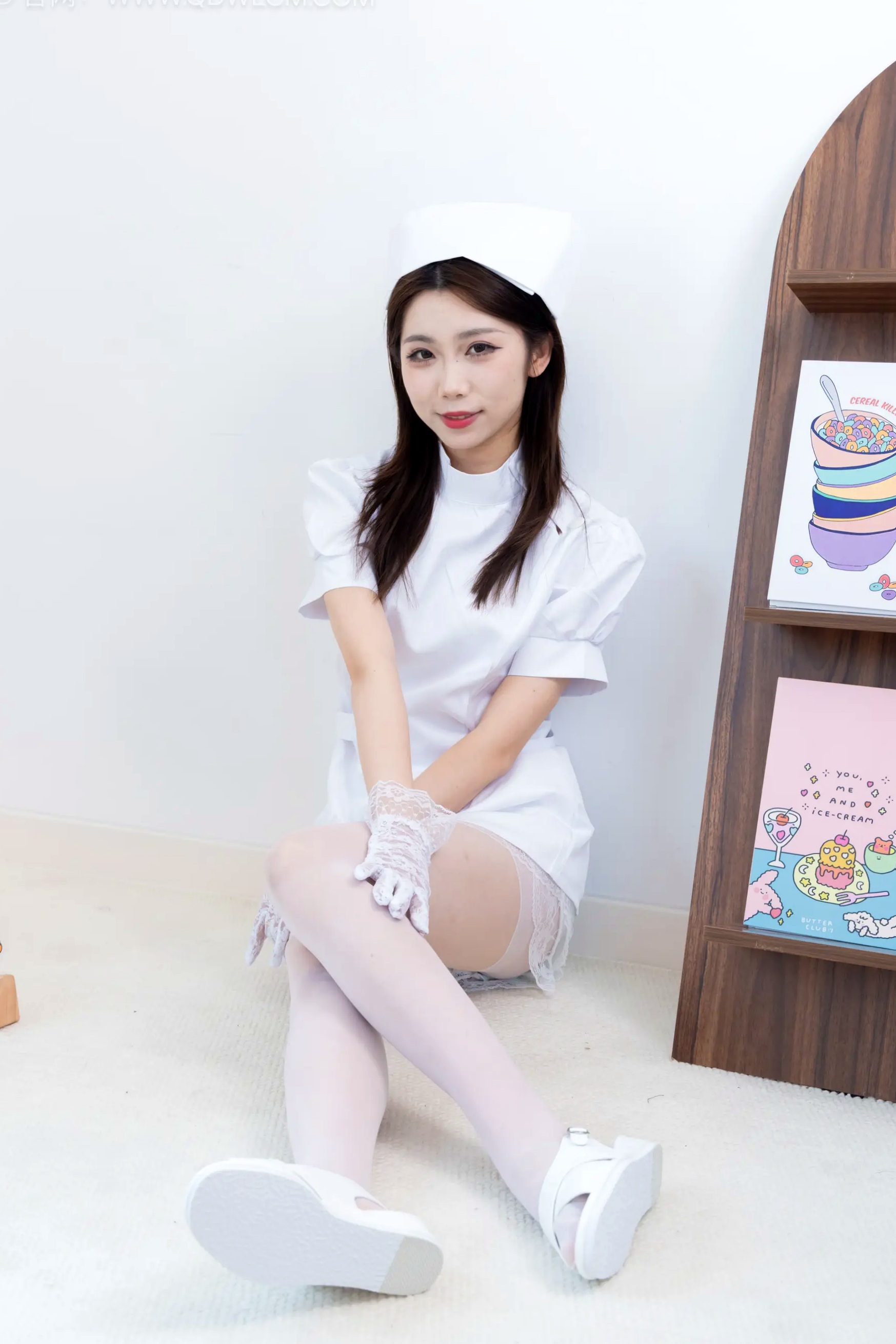 物恋传媒 泡泡 纯白护士服诱惑 私房清纯薄白丝凉鞋居家写真[116P]