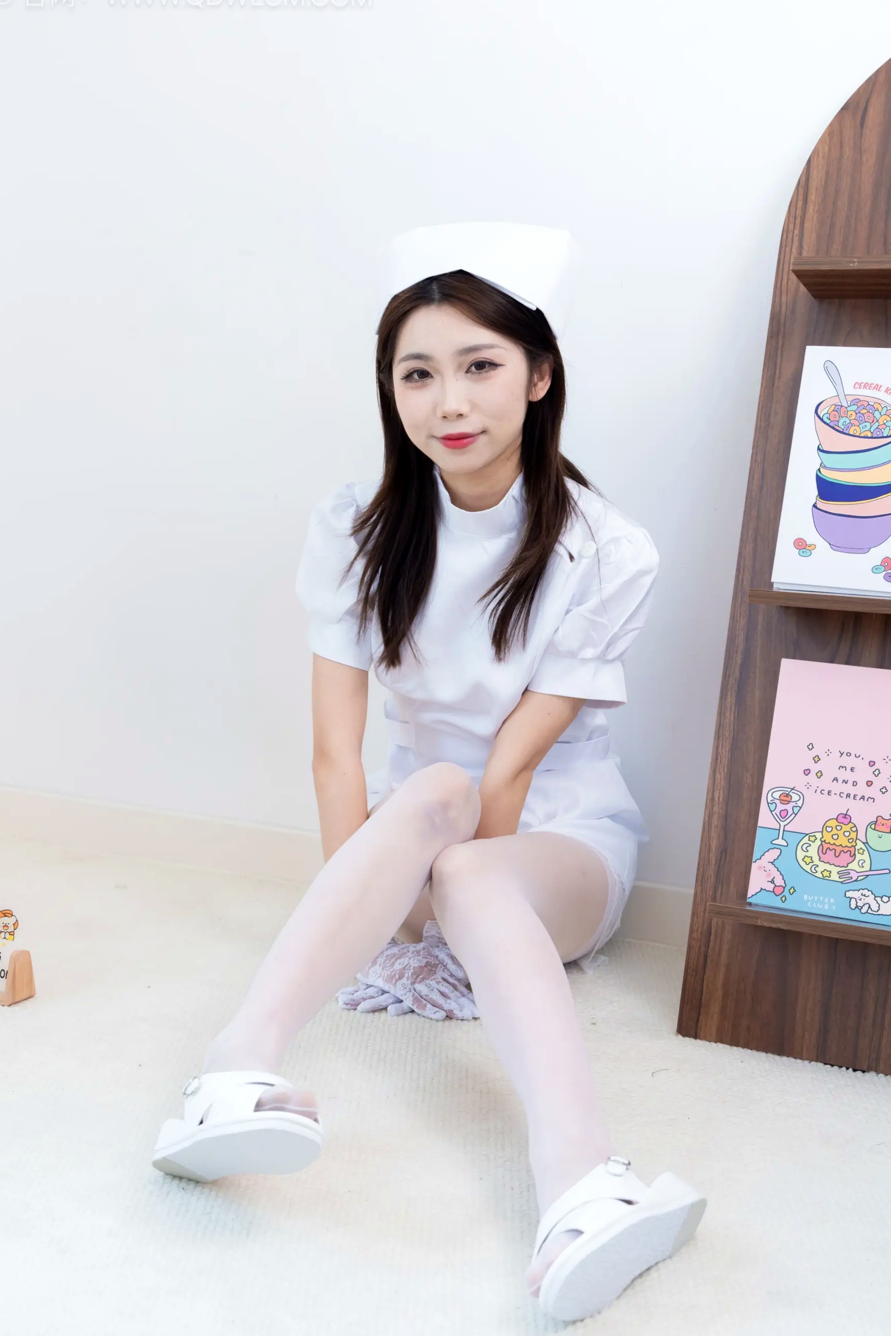 物恋传媒 泡泡 纯白护士服诱惑 私房清纯薄白丝凉鞋居家写真[116P]