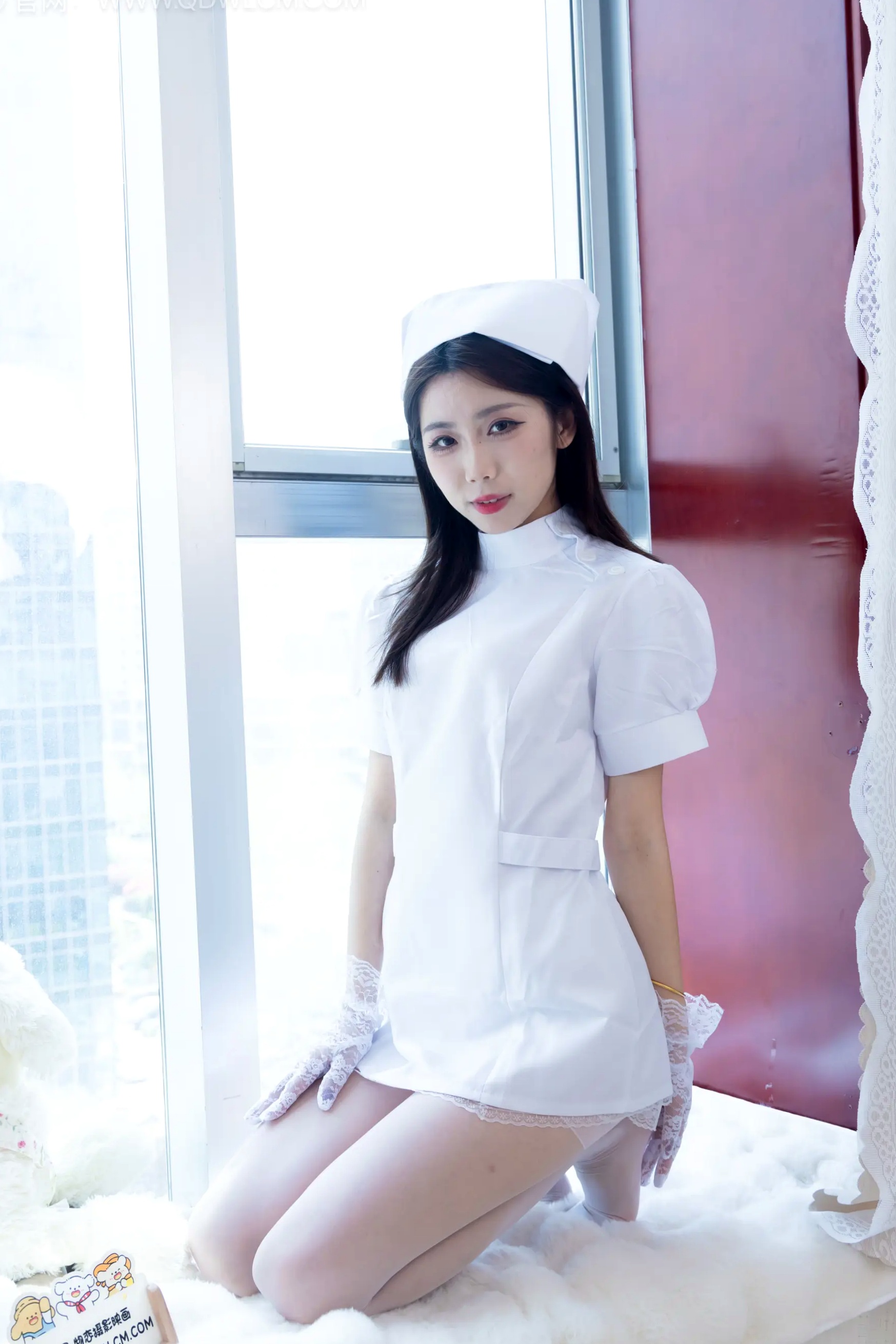 物恋传媒 泡泡 纯白护士服诱惑 私房清纯薄白丝凉鞋居家写真[116P]