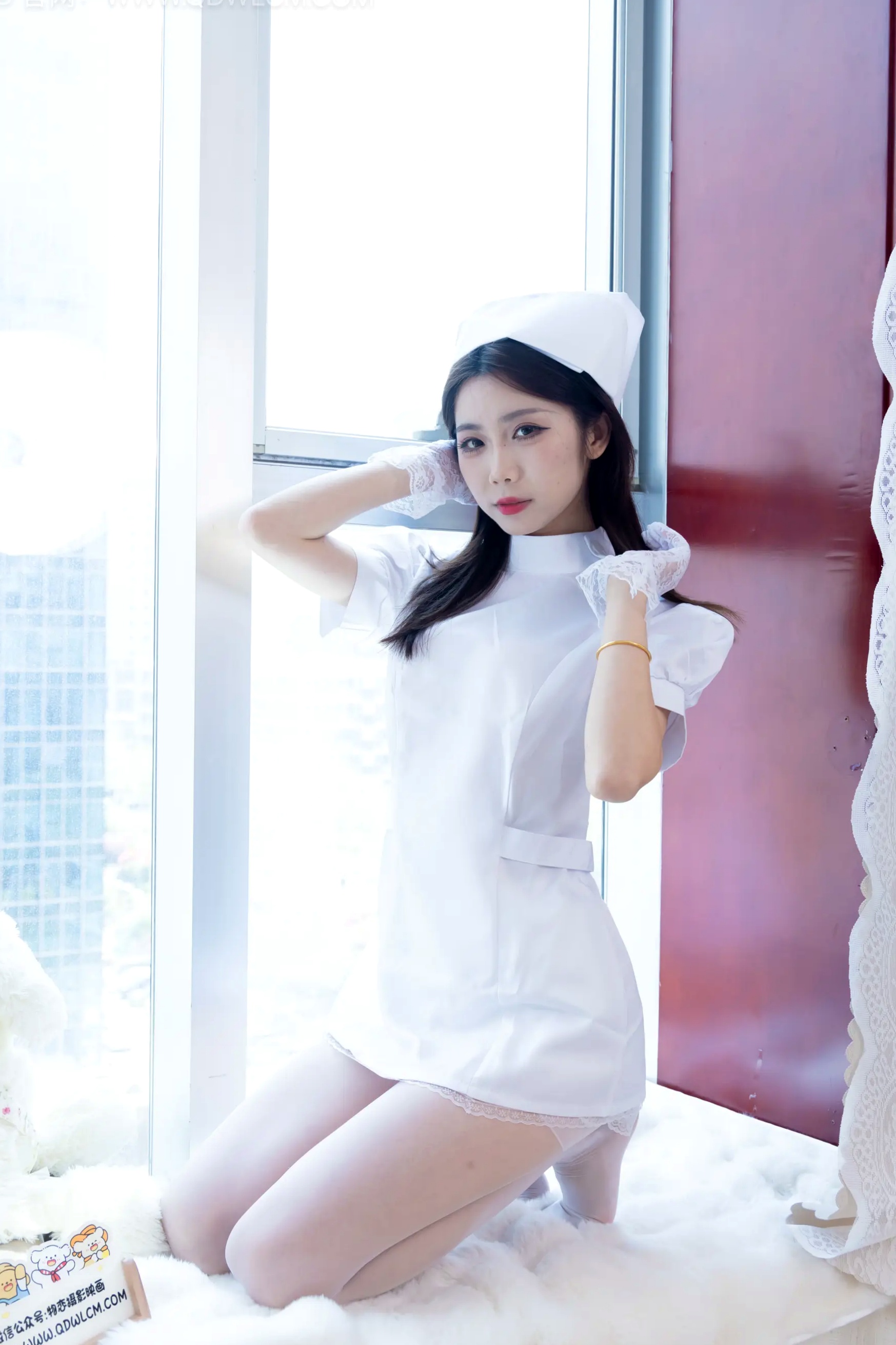 物恋传媒 泡泡 纯白护士服诱惑 私房清纯薄白丝凉鞋居家写真[116P]