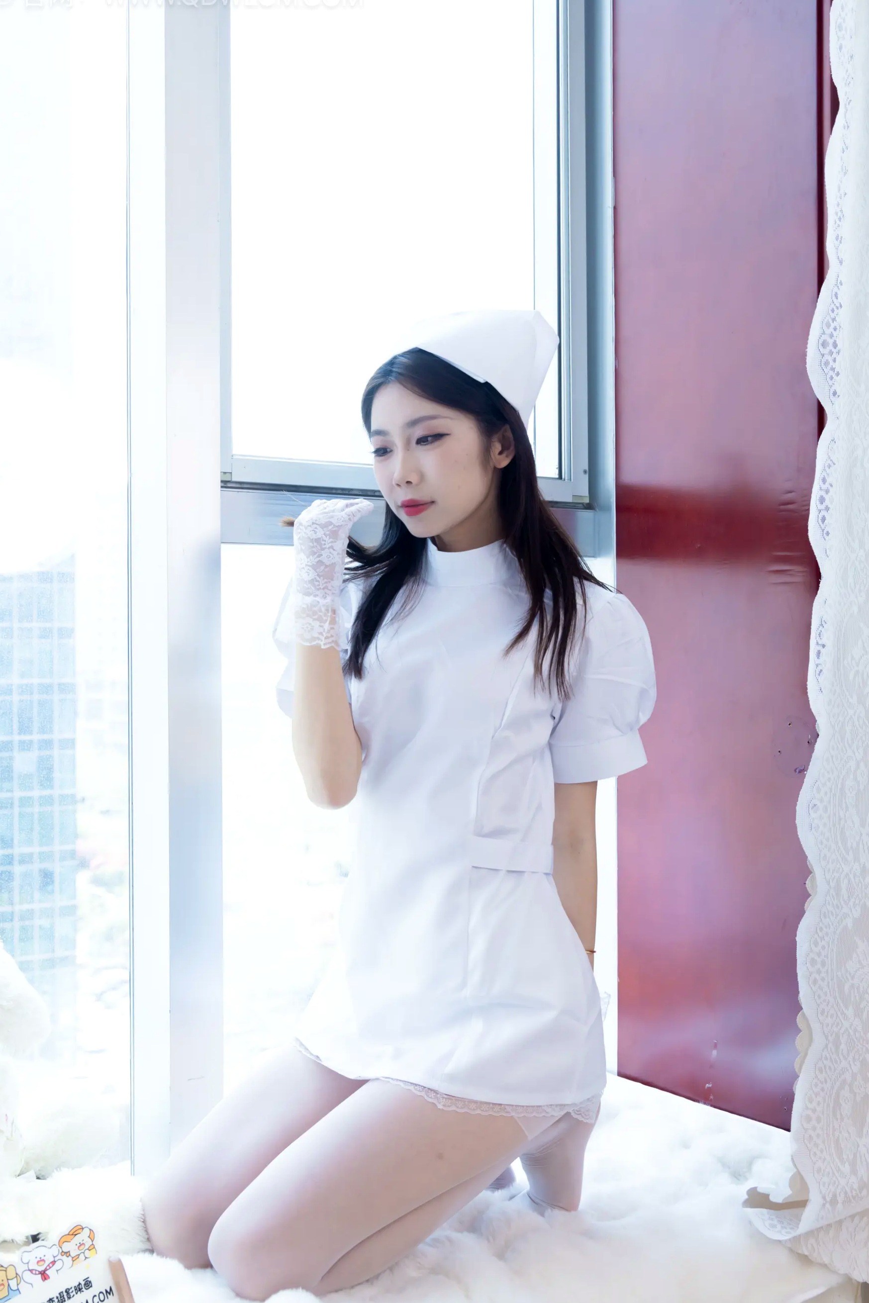 物恋传媒 泡泡 纯白护士服诱惑 私房清纯薄白丝凉鞋居家写真[116P]
