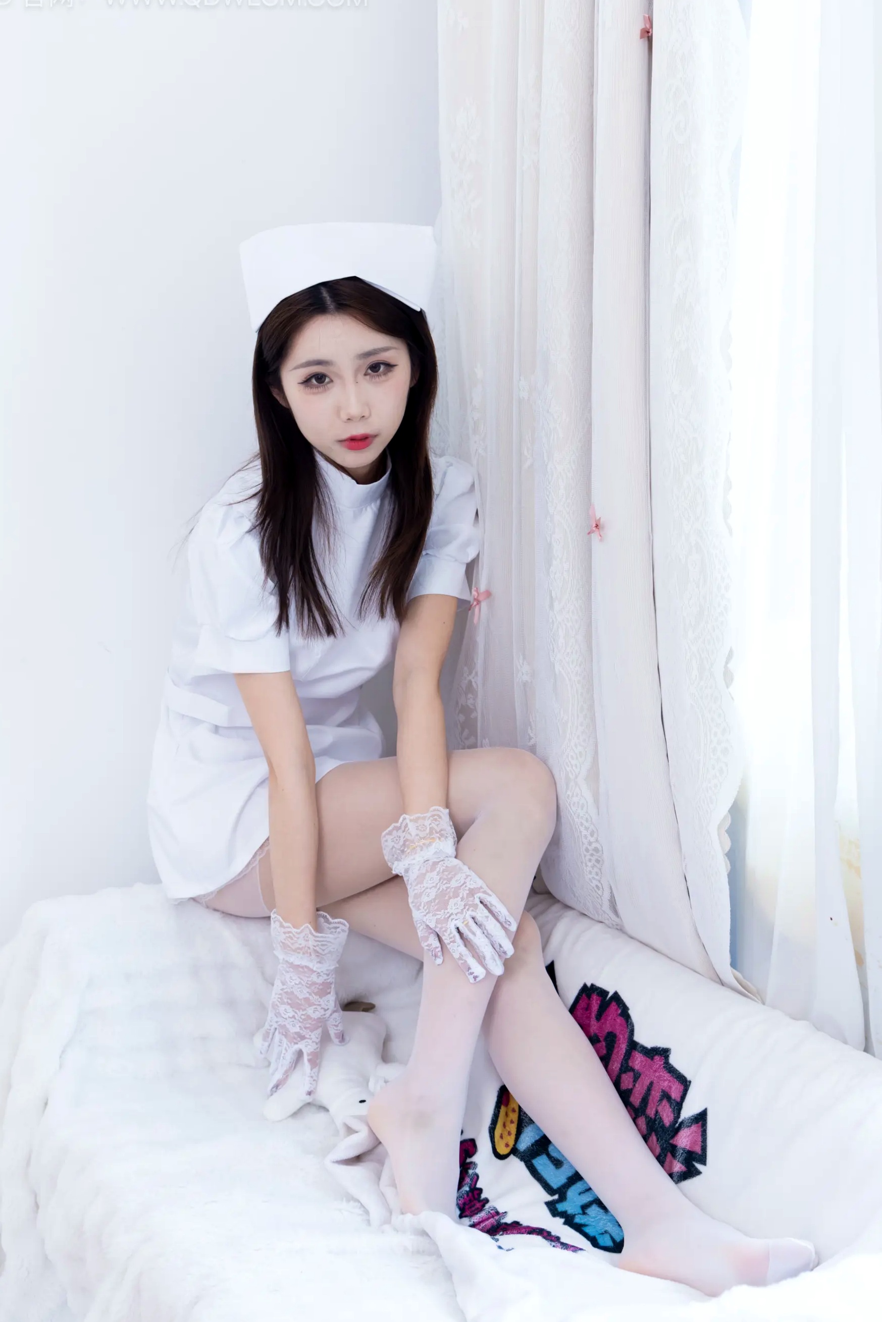 物恋传媒 泡泡 纯白护士服诱惑 私房清纯薄白丝凉鞋居家写真[116P]
