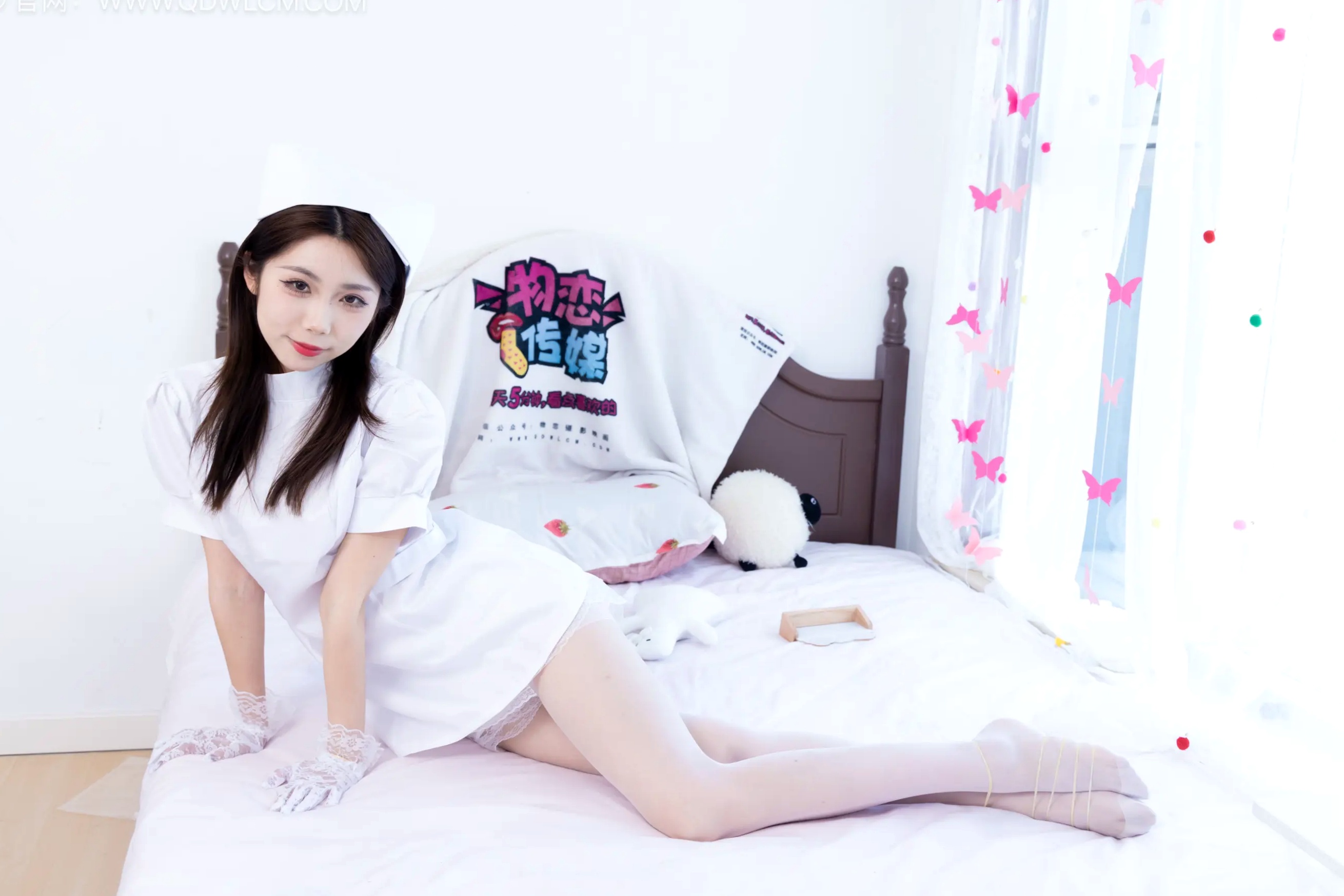 物恋传媒 泡泡 纯白护士服诱惑 私房清纯薄白丝凉鞋居家写真[116P]