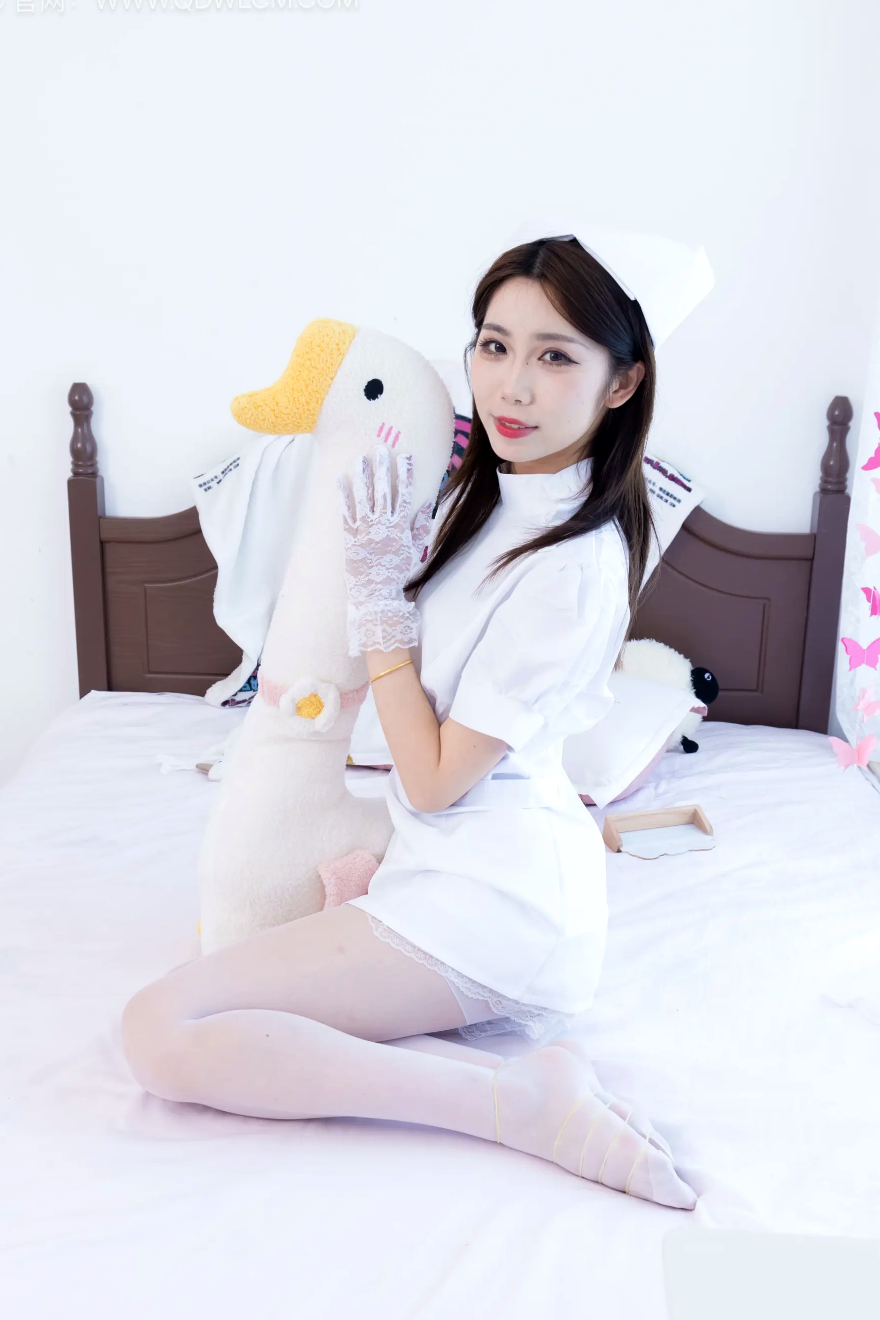 物恋传媒 泡泡 纯白护士服诱惑 私房清纯薄白丝凉鞋居家写真[116P]