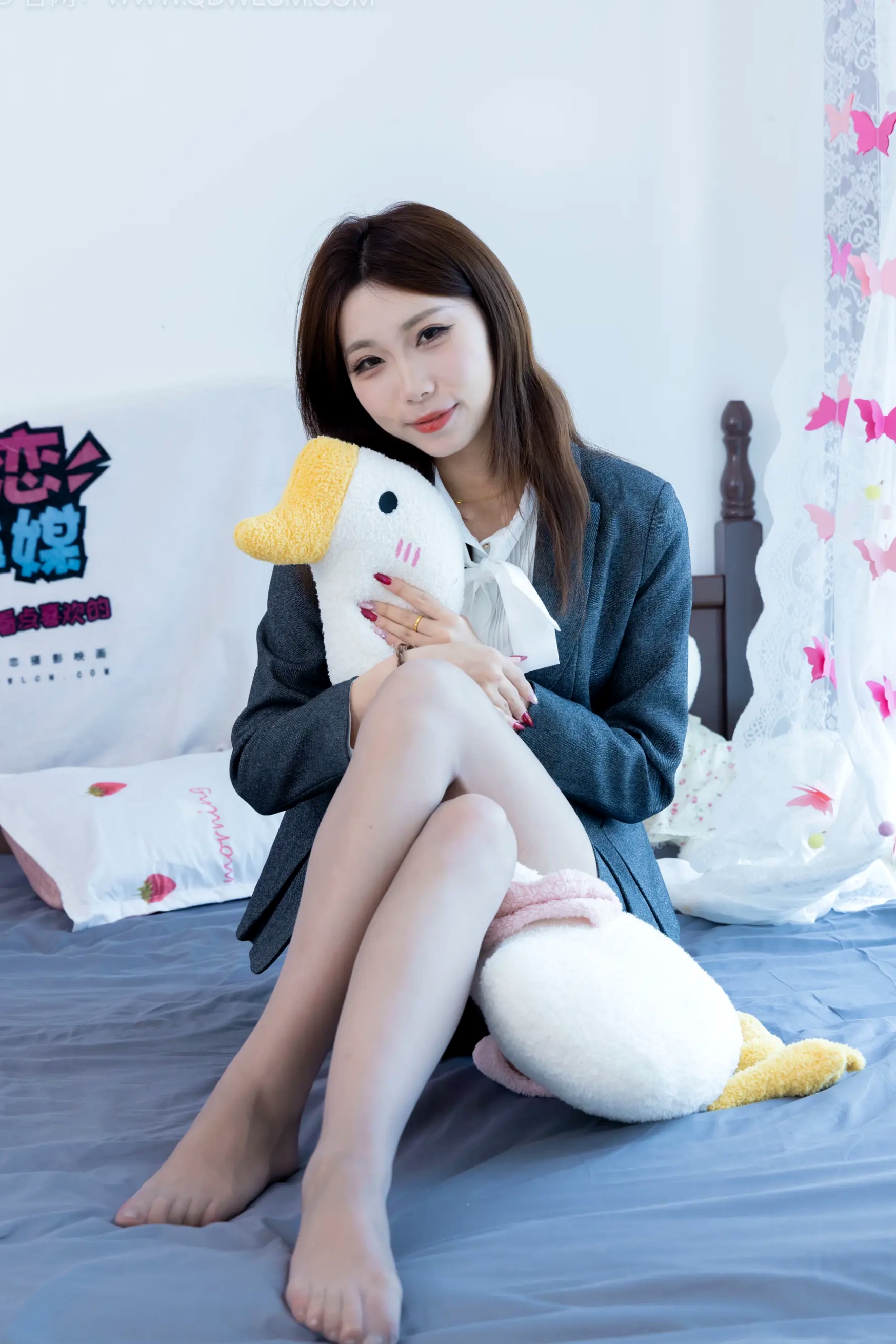 物恋传媒 泡泡-OL职业制服诱惑、优雅灰丝高跟鞋室内私房美图 [96P]