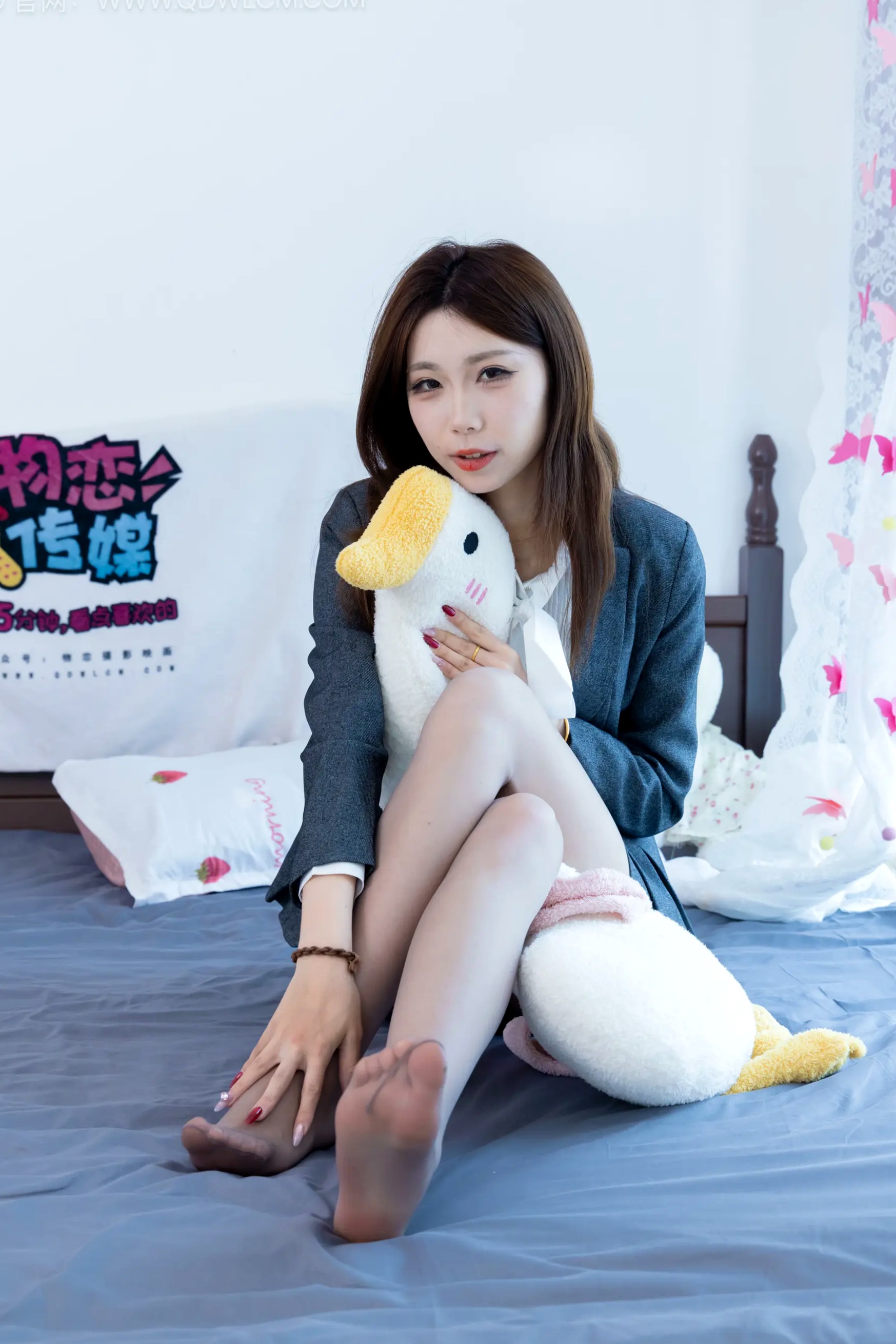 物恋传媒 泡泡-OL职业制服诱惑、优雅灰丝高跟鞋室内私房美图 [96P]