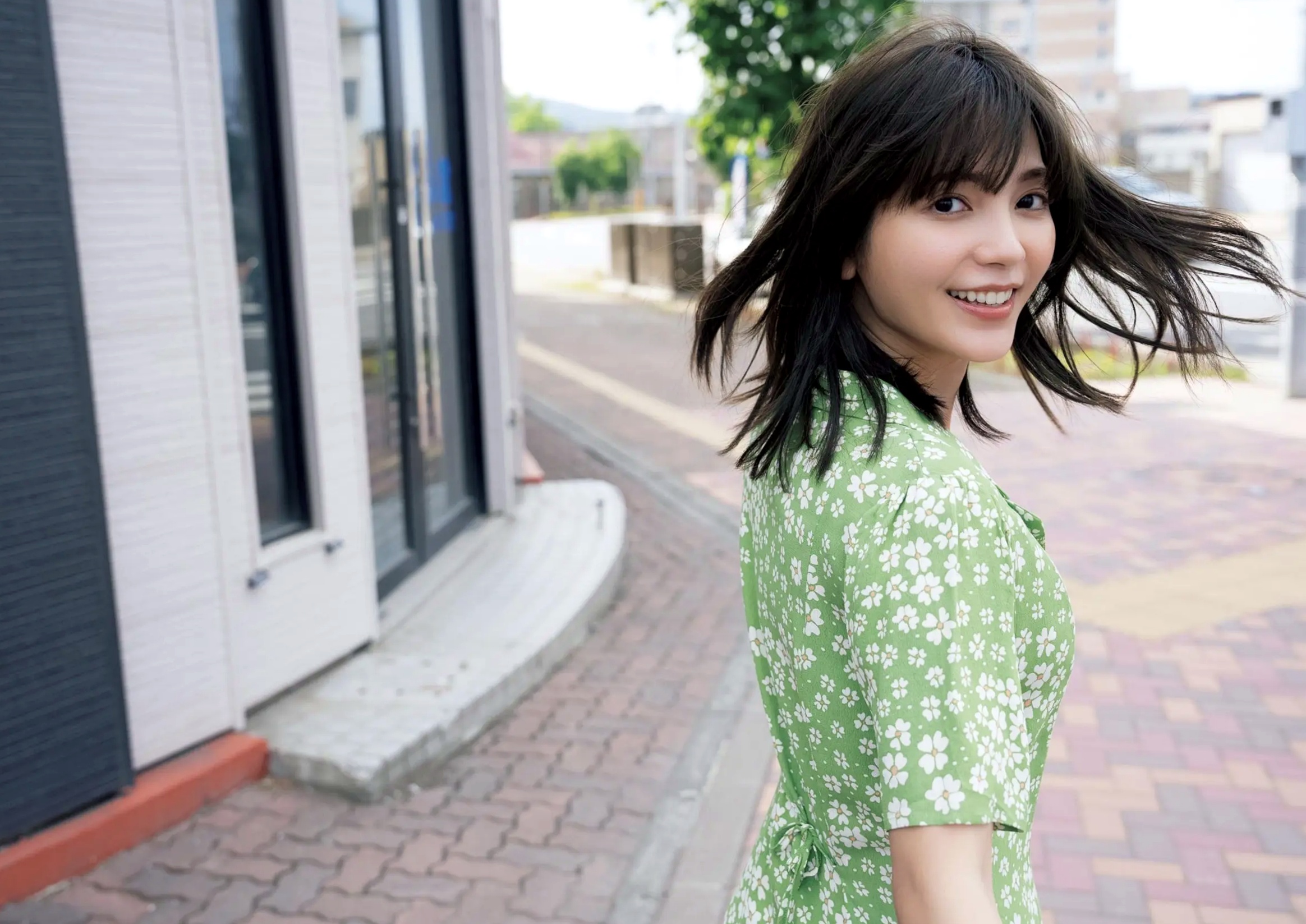 《南里美希 - jamais vu》日本女神清纯街拍与沙滩大尺度性感湿身写真