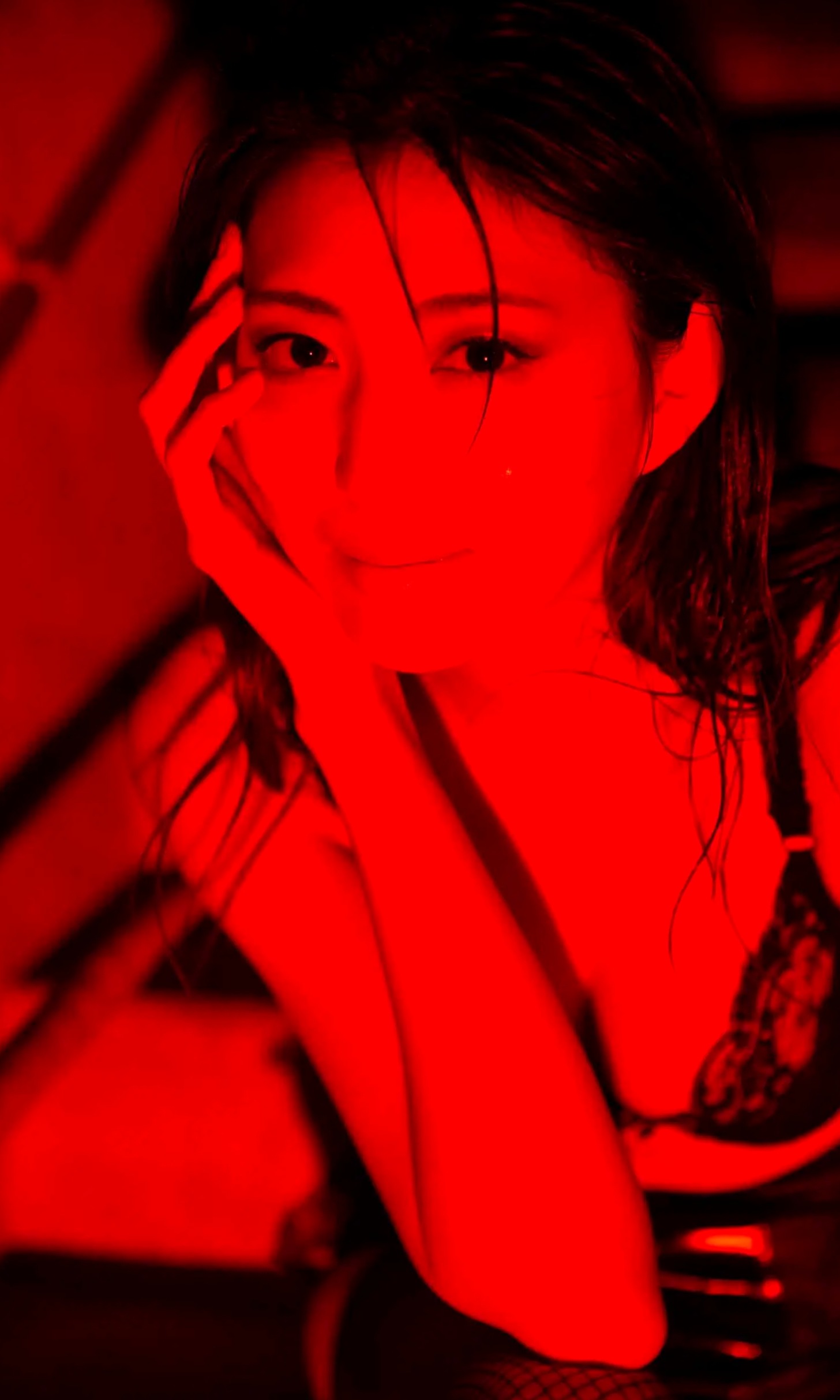 岩﨑名美 - THE LAST MISSION [73P] 丝绸睡衣性感私房写真 暗调优雅美腿诱惑