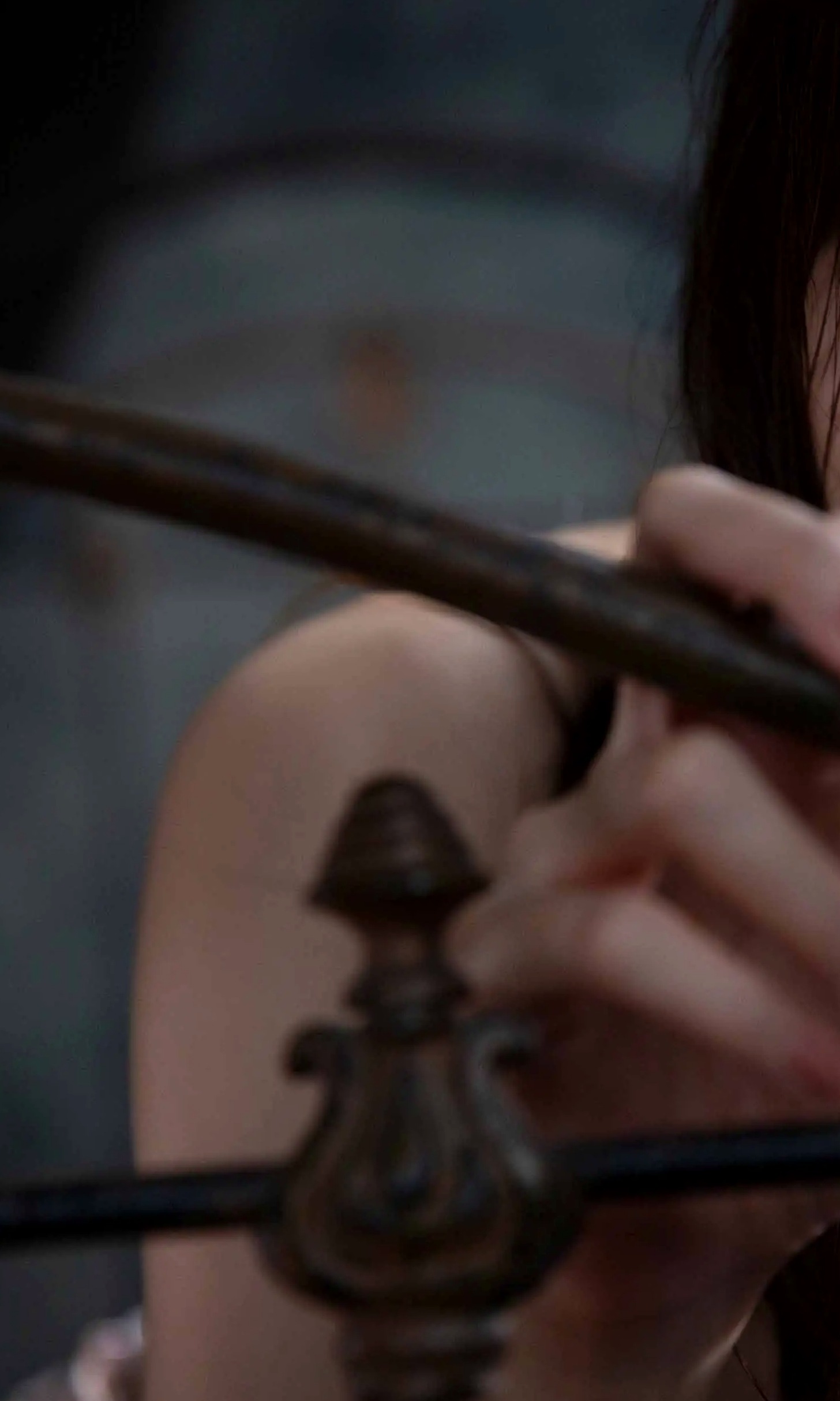 岩﨑名美 - THE LAST MISSION [73P] 丝绸睡衣性感私房写真 暗调优雅美腿诱惑