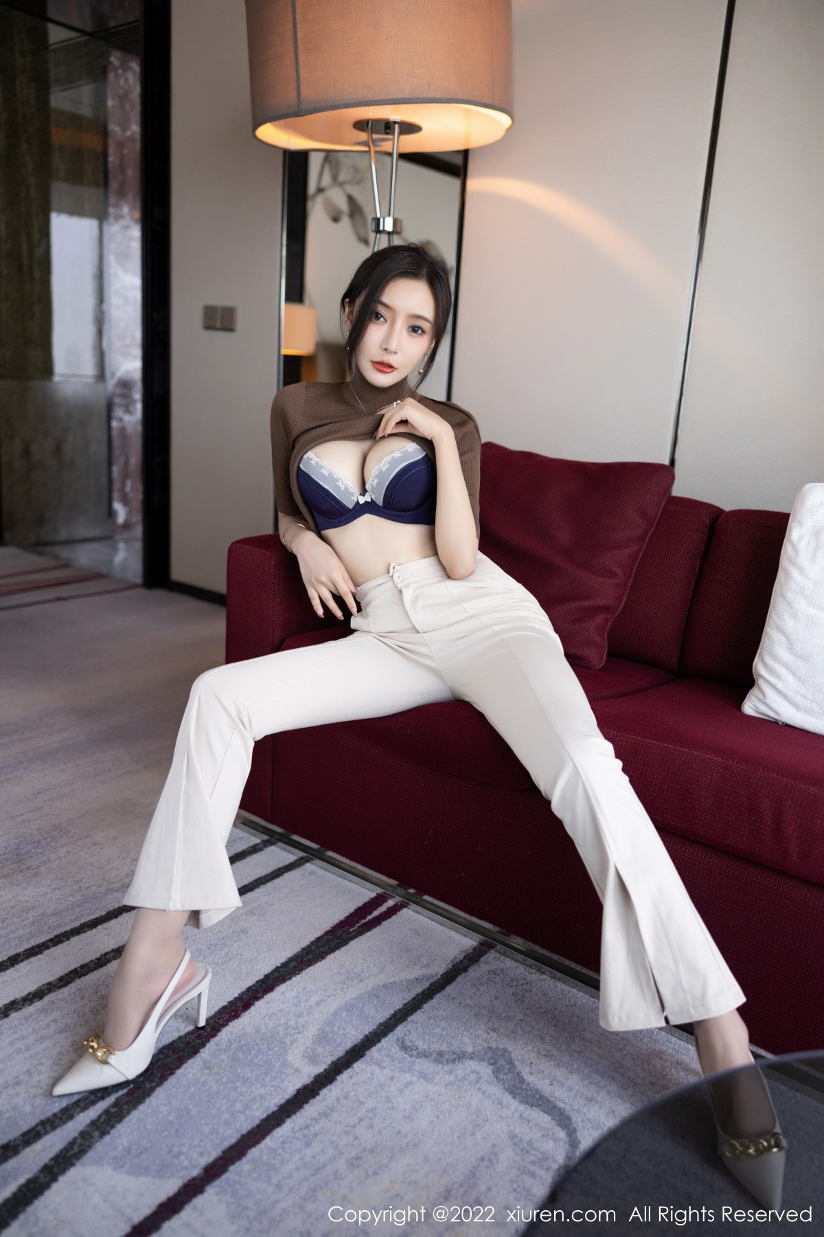 [XiuRen]高清写真图 2022.12.09 No.5978 王馨瑶yanni 时尚美腿