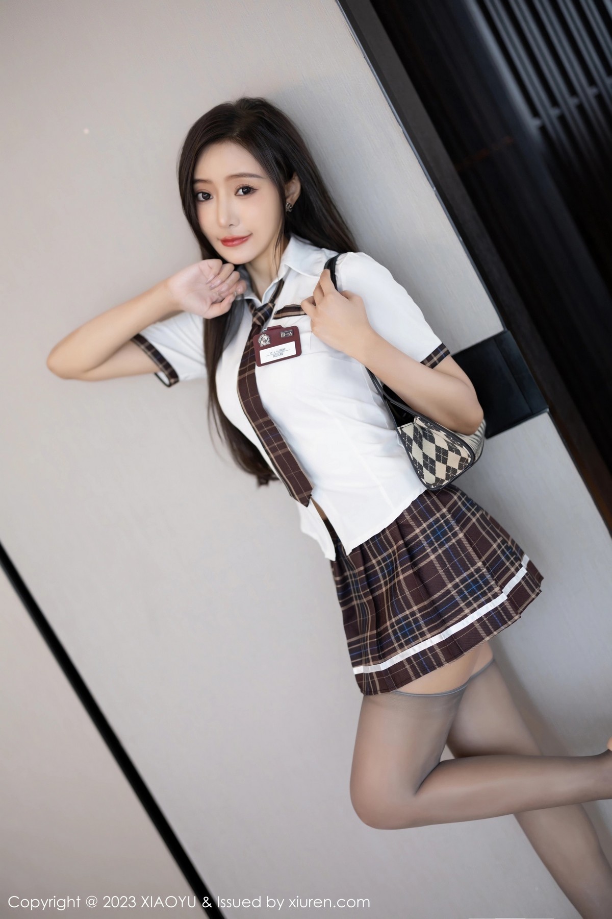 [XIAOYU]高清写真图 2023.04.06 VOL.1001 王馨瑶yanni 制服美腿