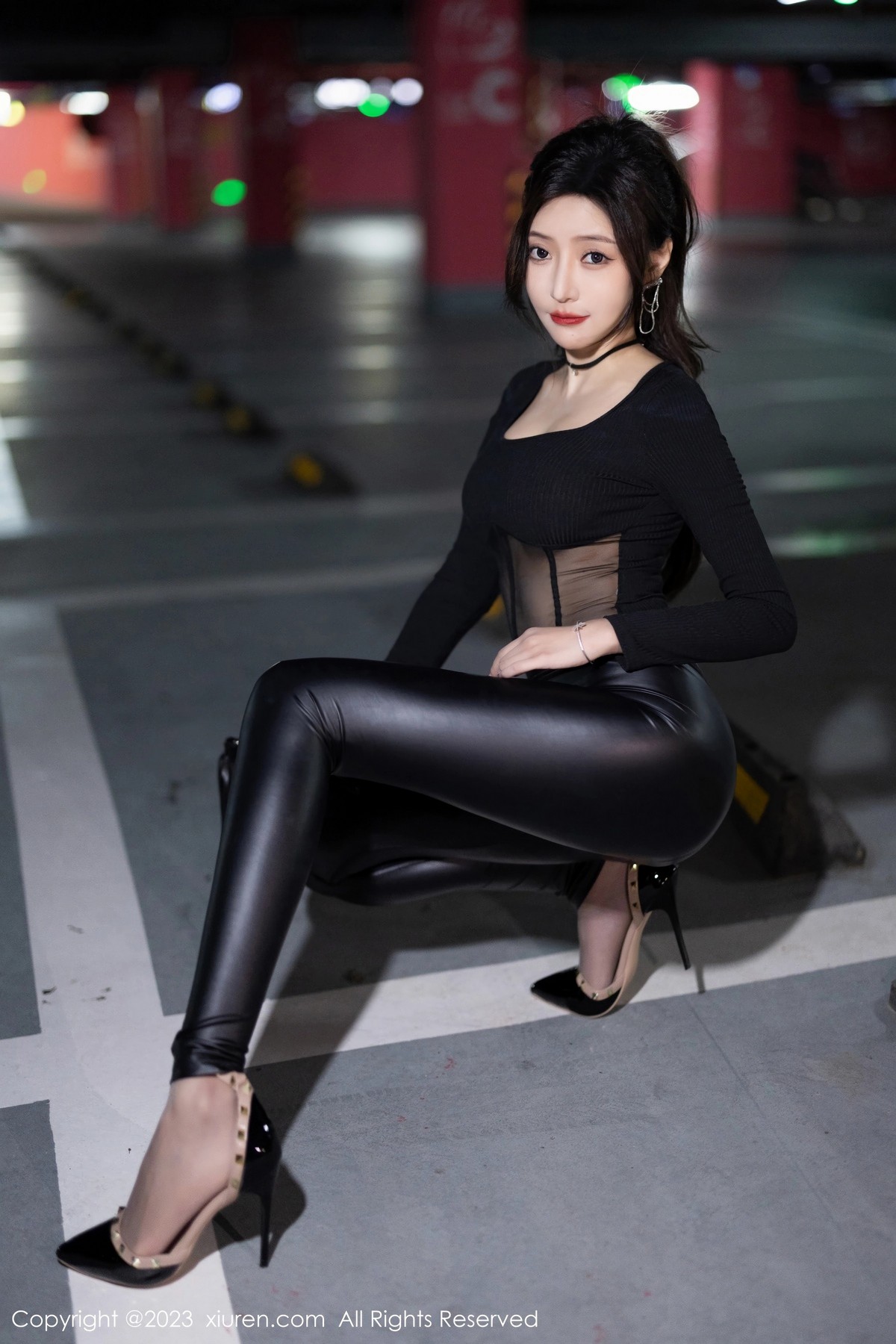 [XiuRen]高清写真图 2023.04.28 No.6663 王馨瑶yanni 停车场皮裤