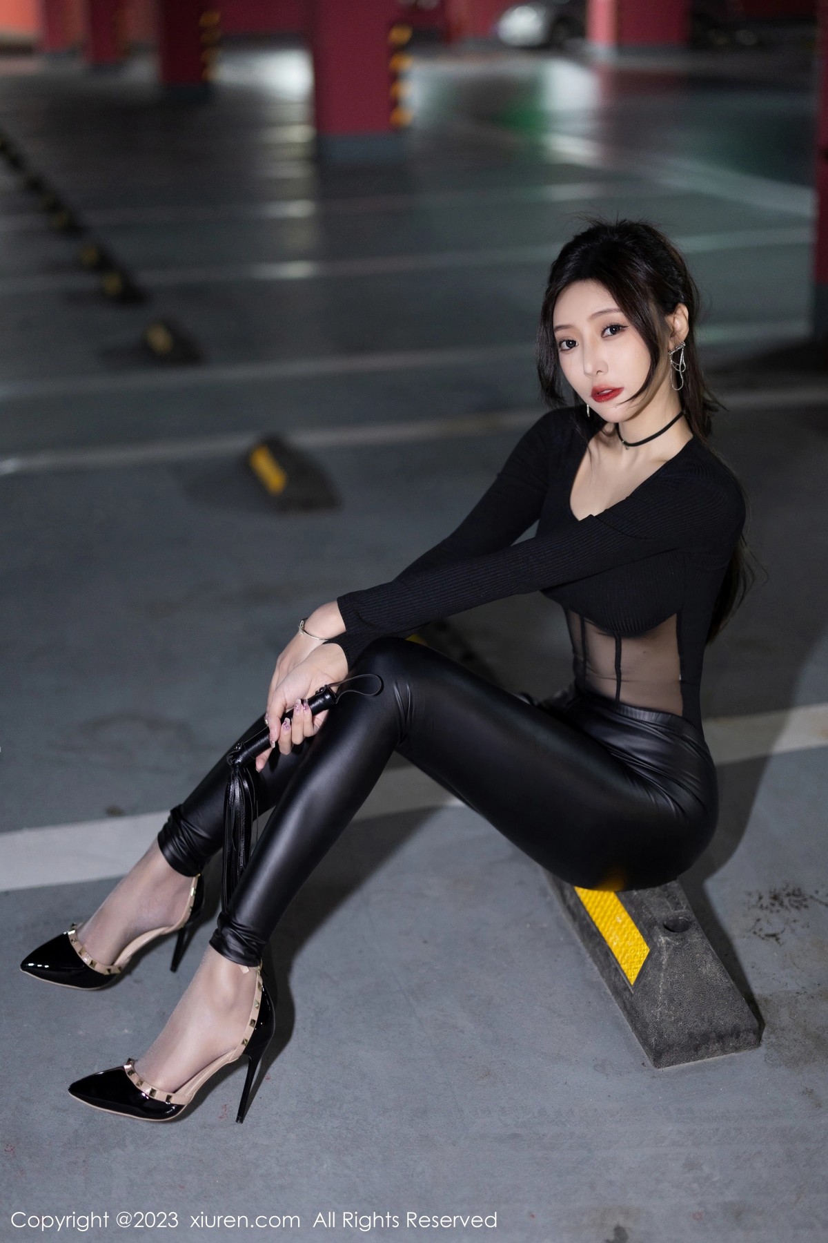 [XiuRen]高清写真图 2023.04.28 No.6663 王馨瑶yanni 停车场皮裤