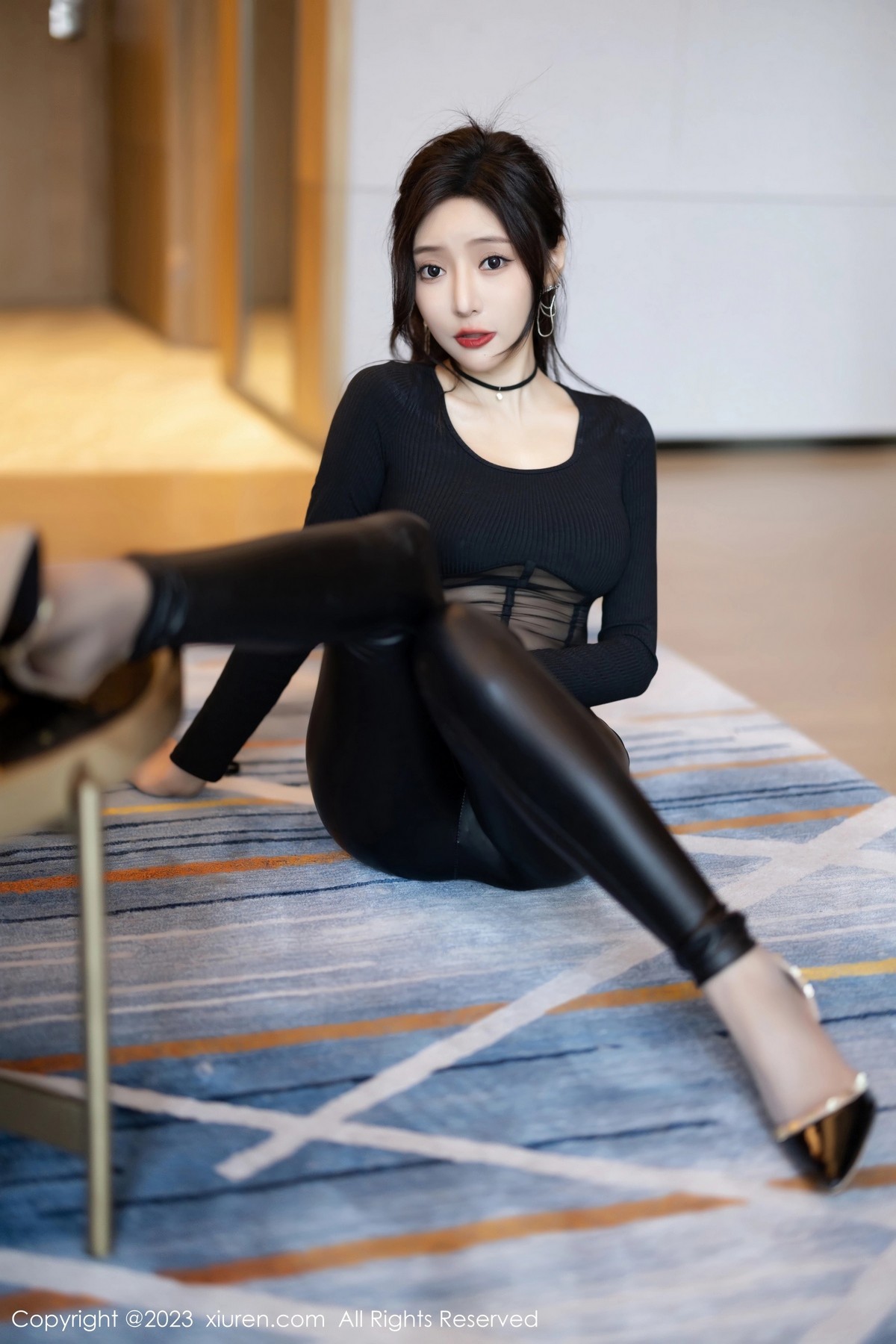 [XiuRen]高清写真图 2023.04.28 No.6663 王馨瑶yanni 停车场皮裤