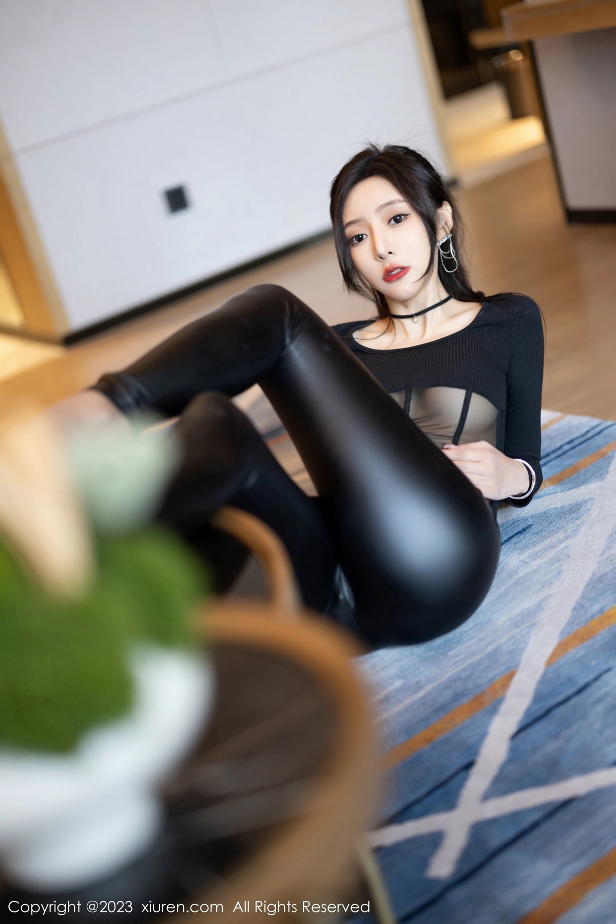 [XiuRen]高清写真图 2023.04.28 No.6663 王馨瑶yanni 停车场皮裤