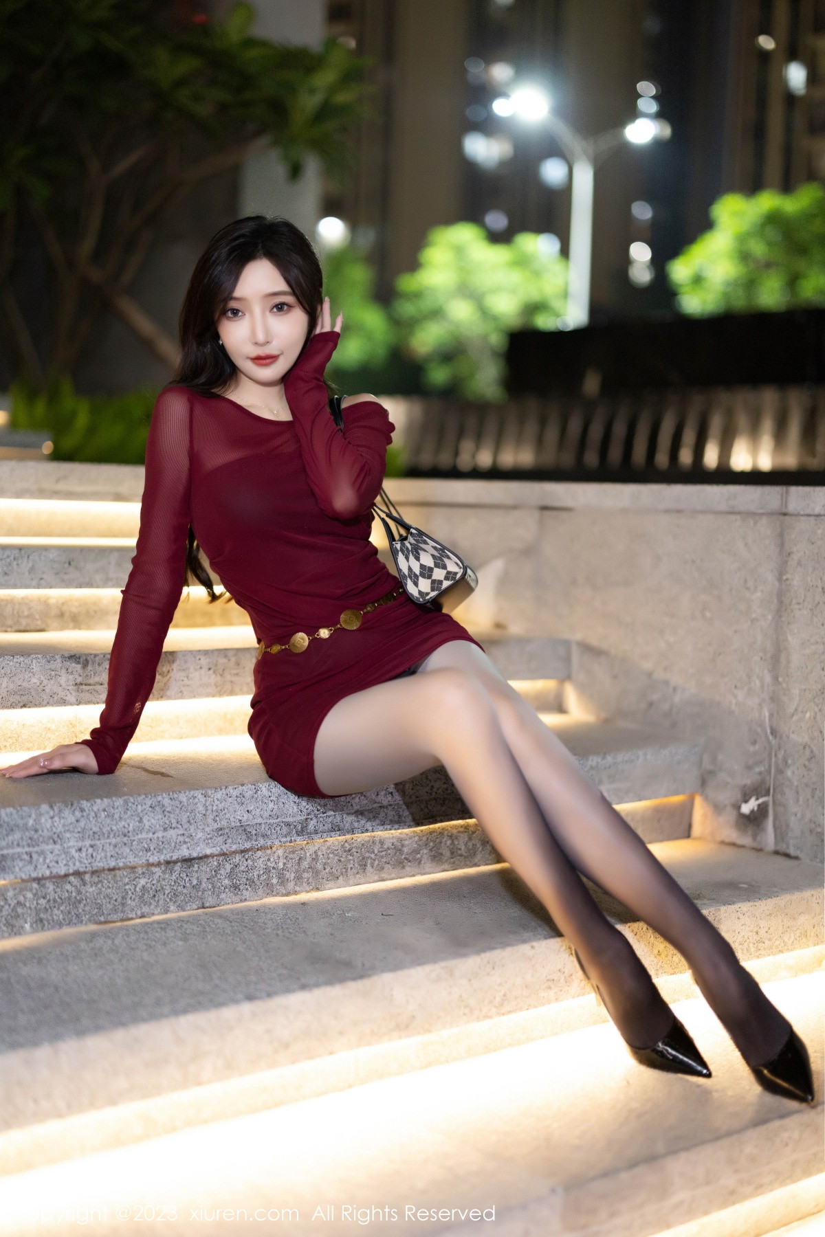 [XiuRen]高清写真图 2023.09.15 No.7400 王馨瑶yanni 黑丝美腿