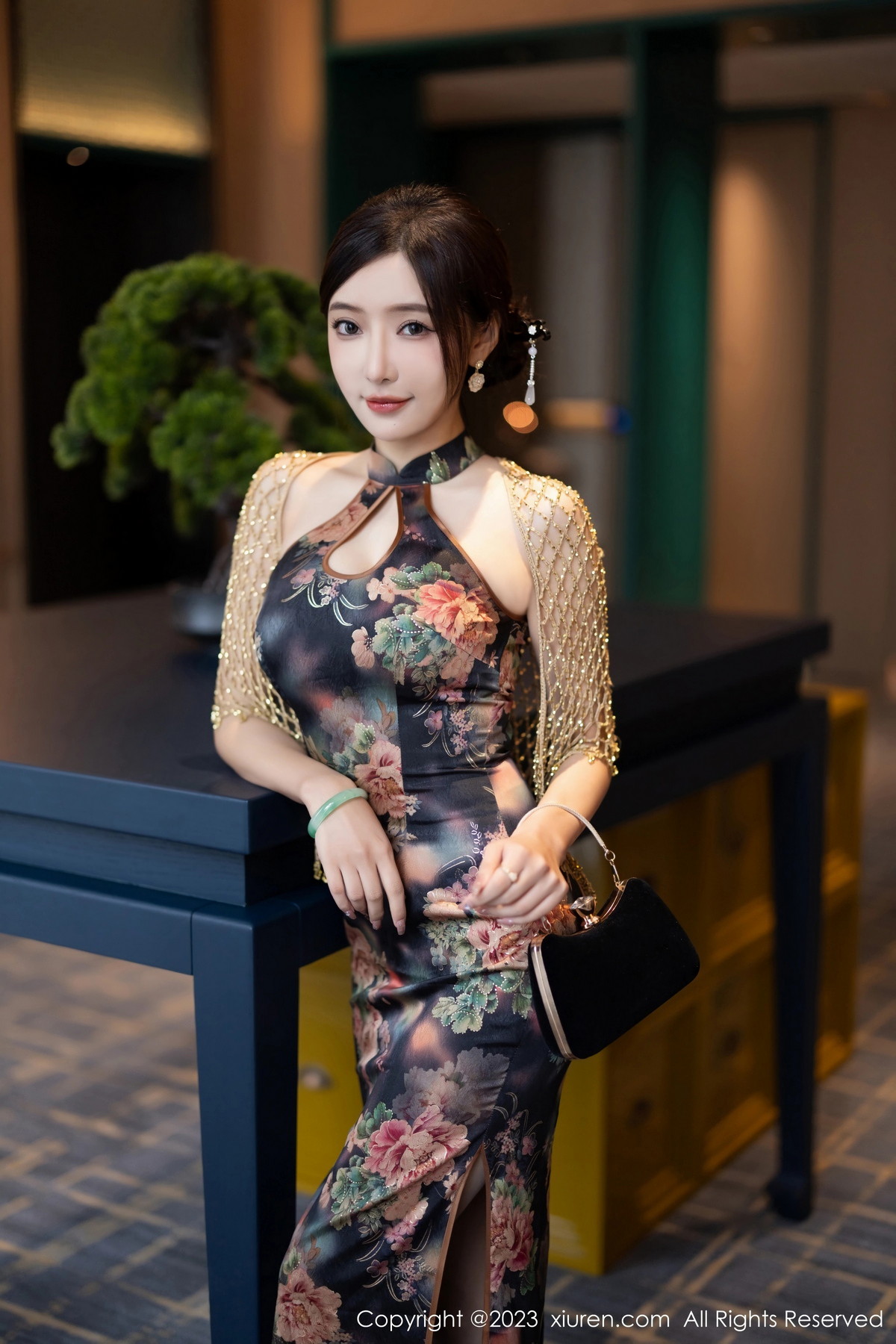 [XiuRen]高清写真图 2023.10.11 No.7495 王馨瑶yanni 美腿旗袍
