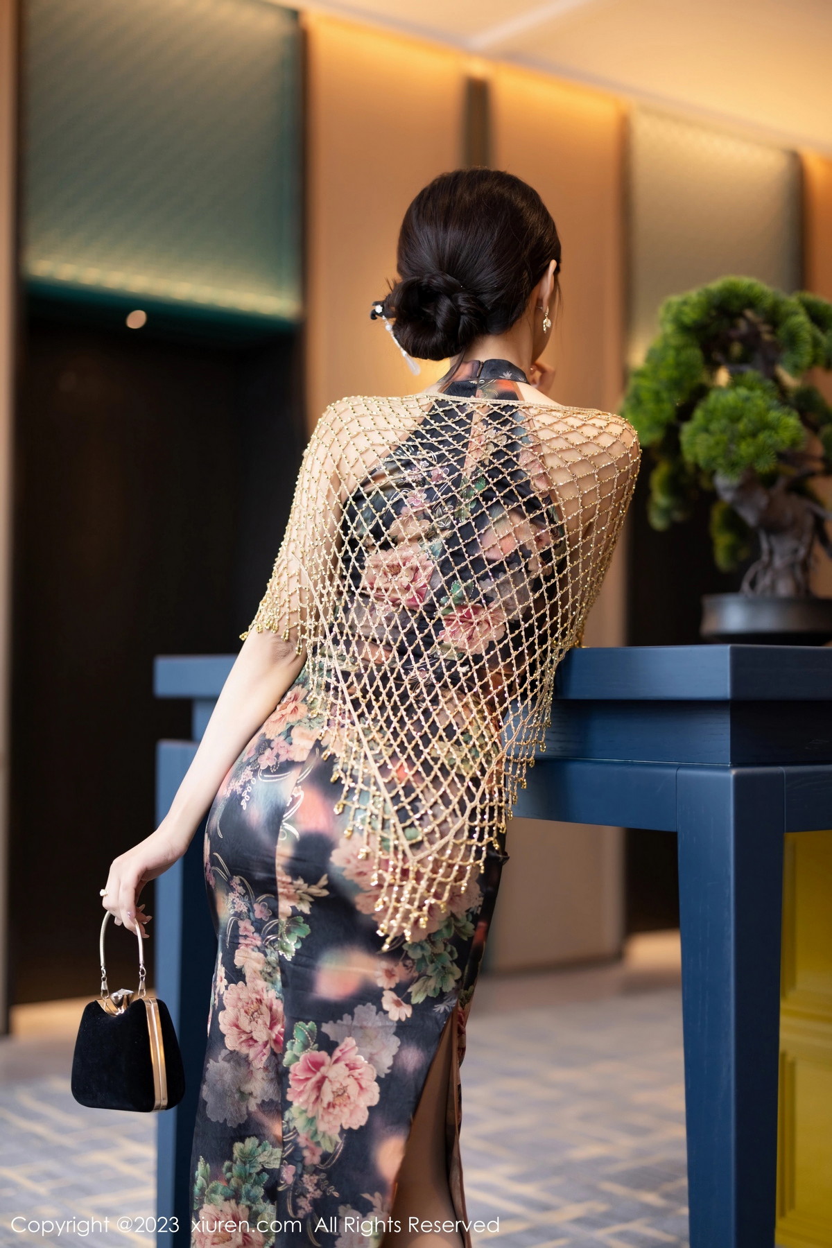 [XiuRen]高清写真图 2023.10.11 No.7495 王馨瑶yanni 美腿旗袍