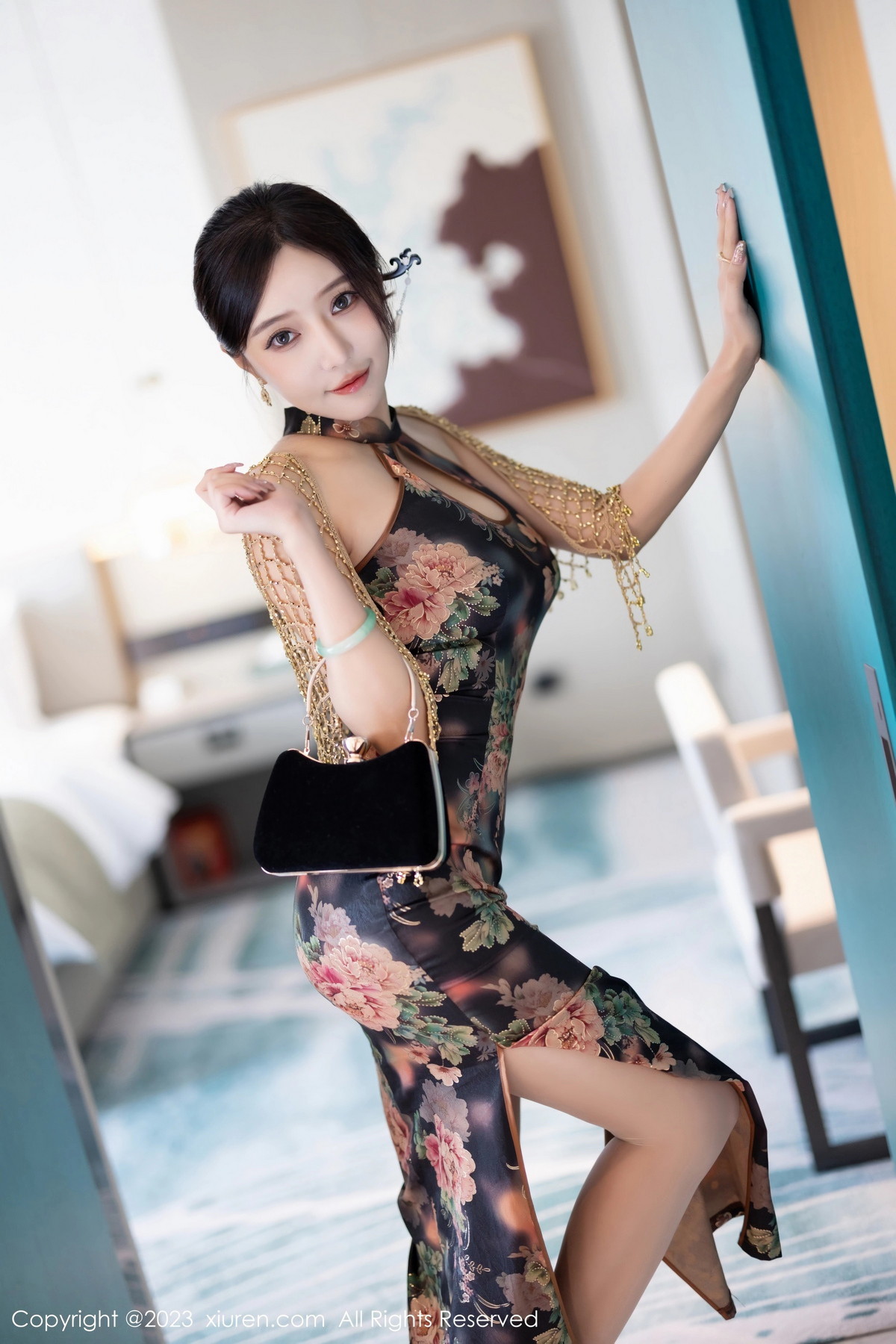 [XiuRen]高清写真图 2023.10.11 No.7495 王馨瑶yanni 美腿旗袍