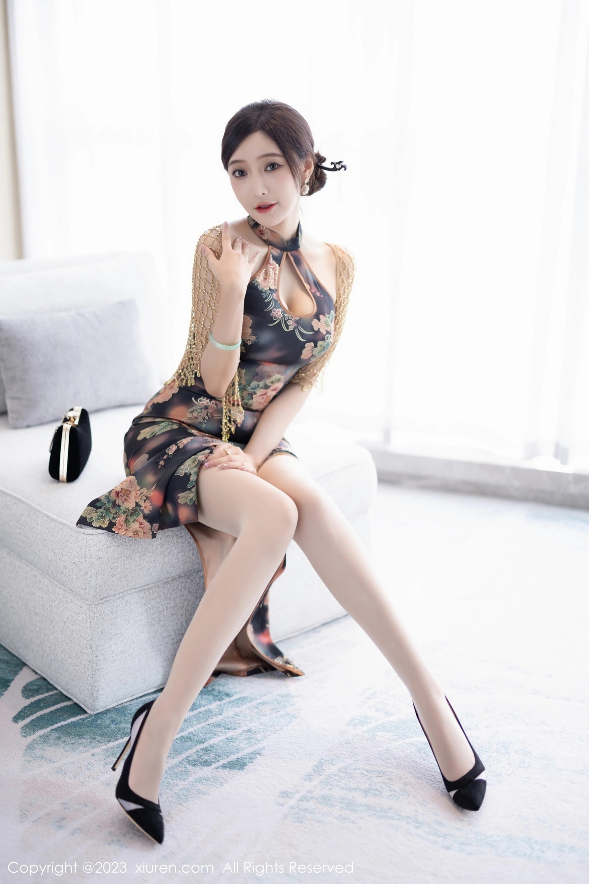 [XiuRen]高清写真图 2023.10.11 No.7495 王馨瑶yanni 美腿旗袍