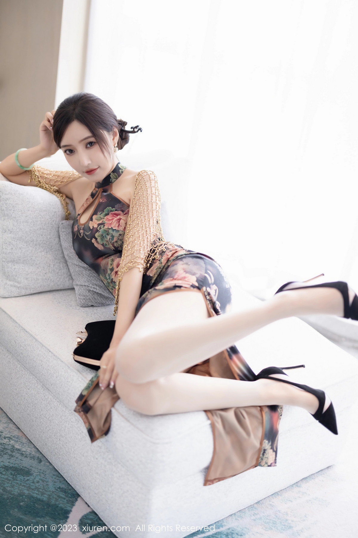 [XiuRen]高清写真图 2023.10.11 No.7495 王馨瑶yanni 美腿旗袍