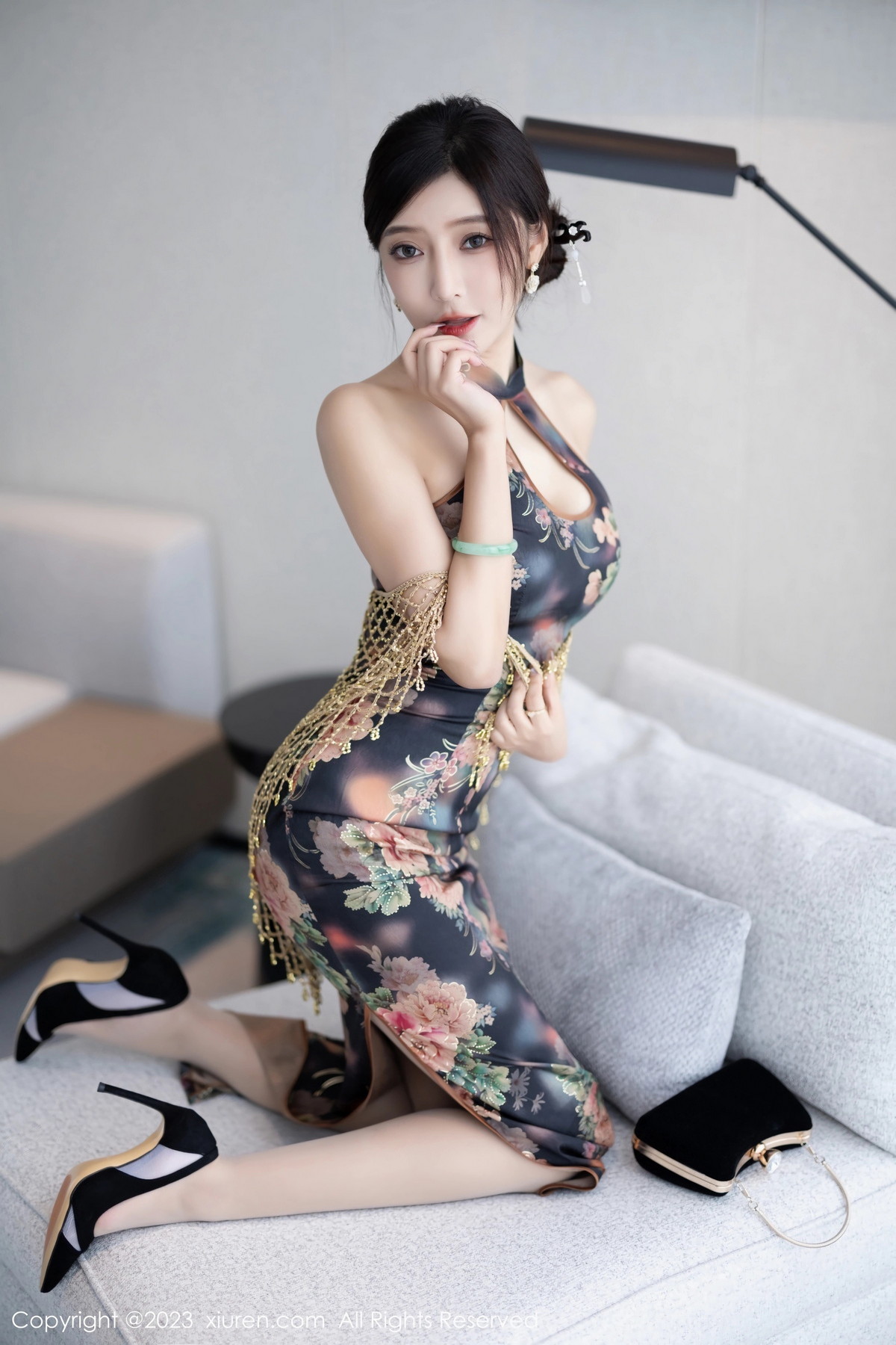[XiuRen]高清写真图 2023.10.11 No.7495 王馨瑶yanni 美腿旗袍