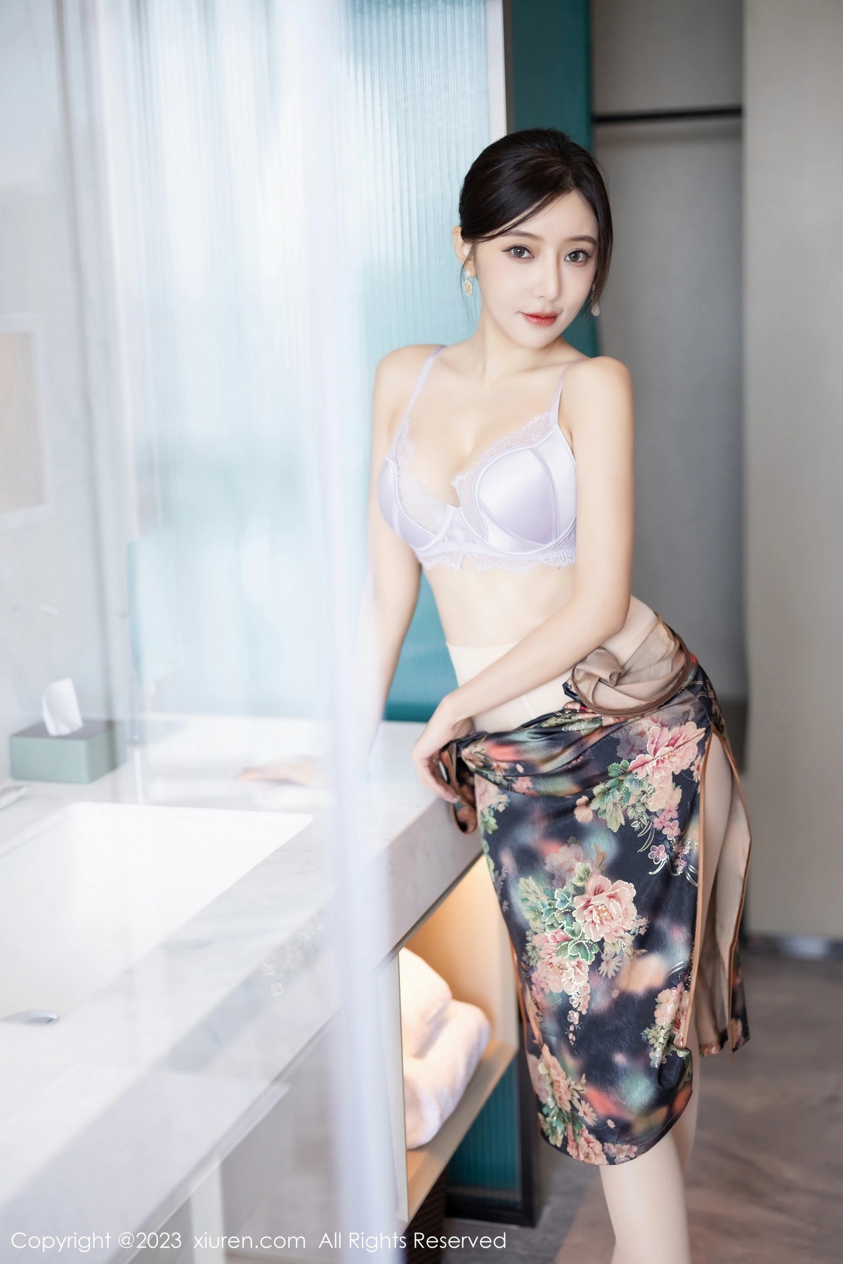 [XiuRen]高清写真图 2023.10.11 No.7495 王馨瑶yanni 美腿旗袍