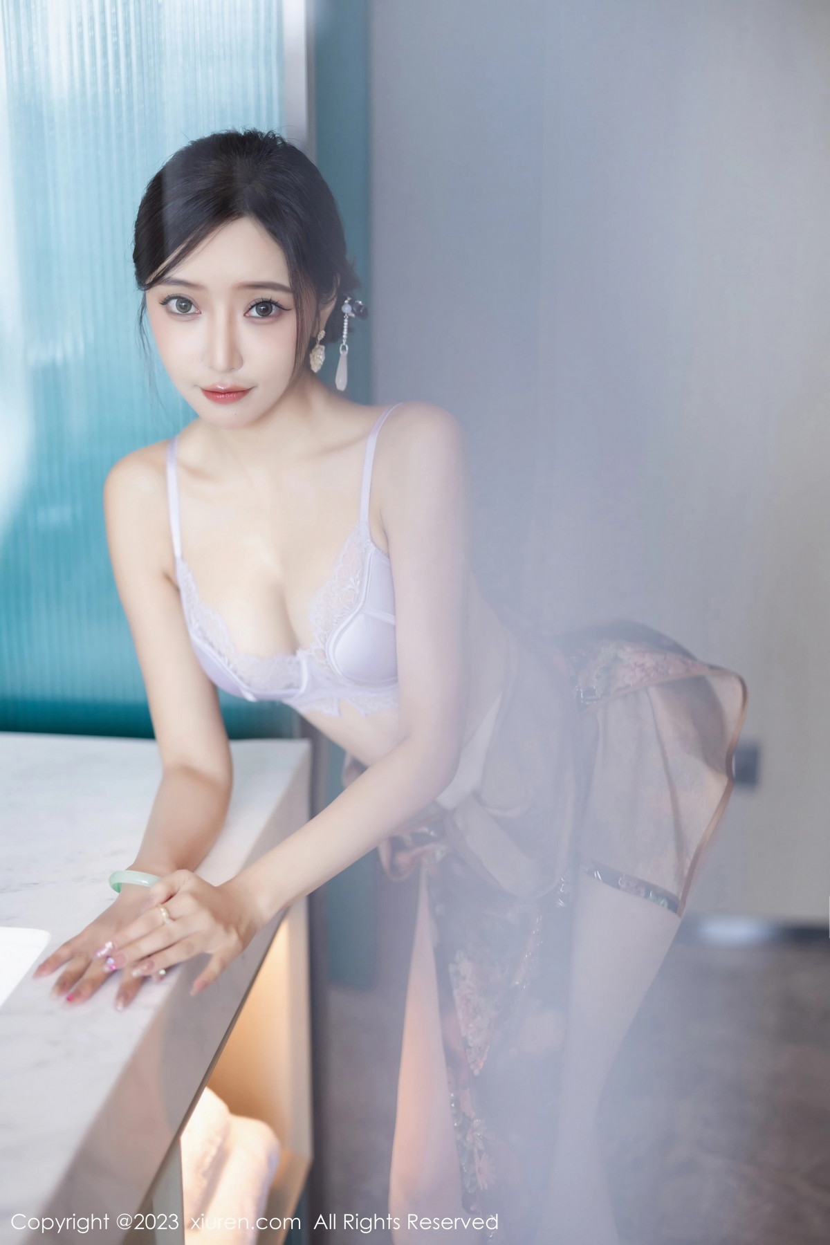 [XiuRen]高清写真图 2023.10.11 No.7495 王馨瑶yanni 美腿旗袍