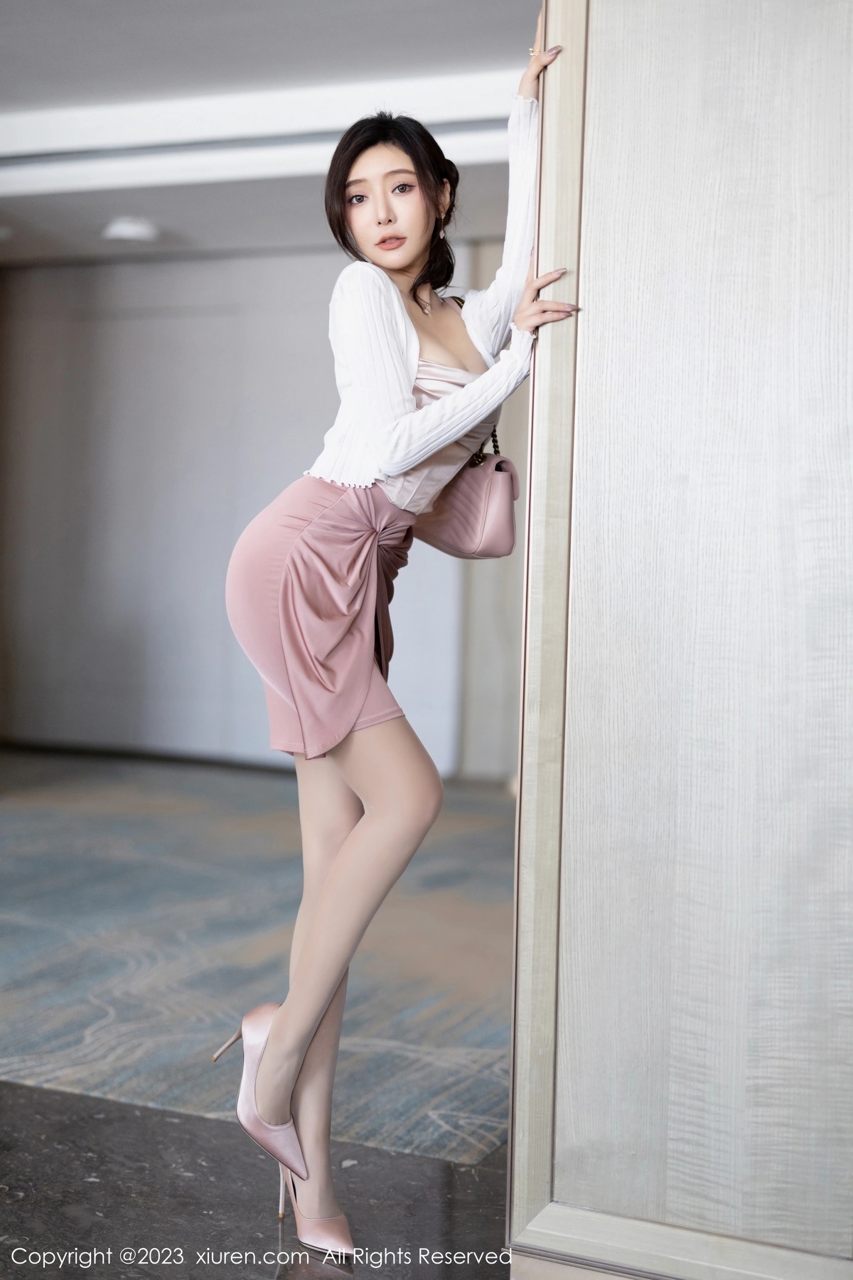 [XiuRen]高清写真图 2023.11.09 No.7640 王馨瑶yanni 时尚美腿
