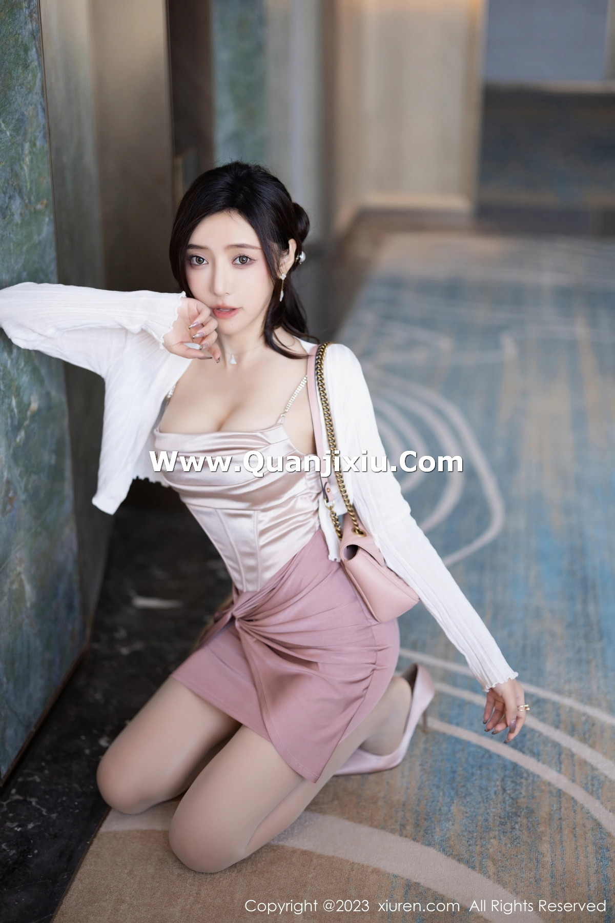 [XiuRen]高清写真图 2023.11.09 No.7640 王馨瑶yanni 时尚美腿