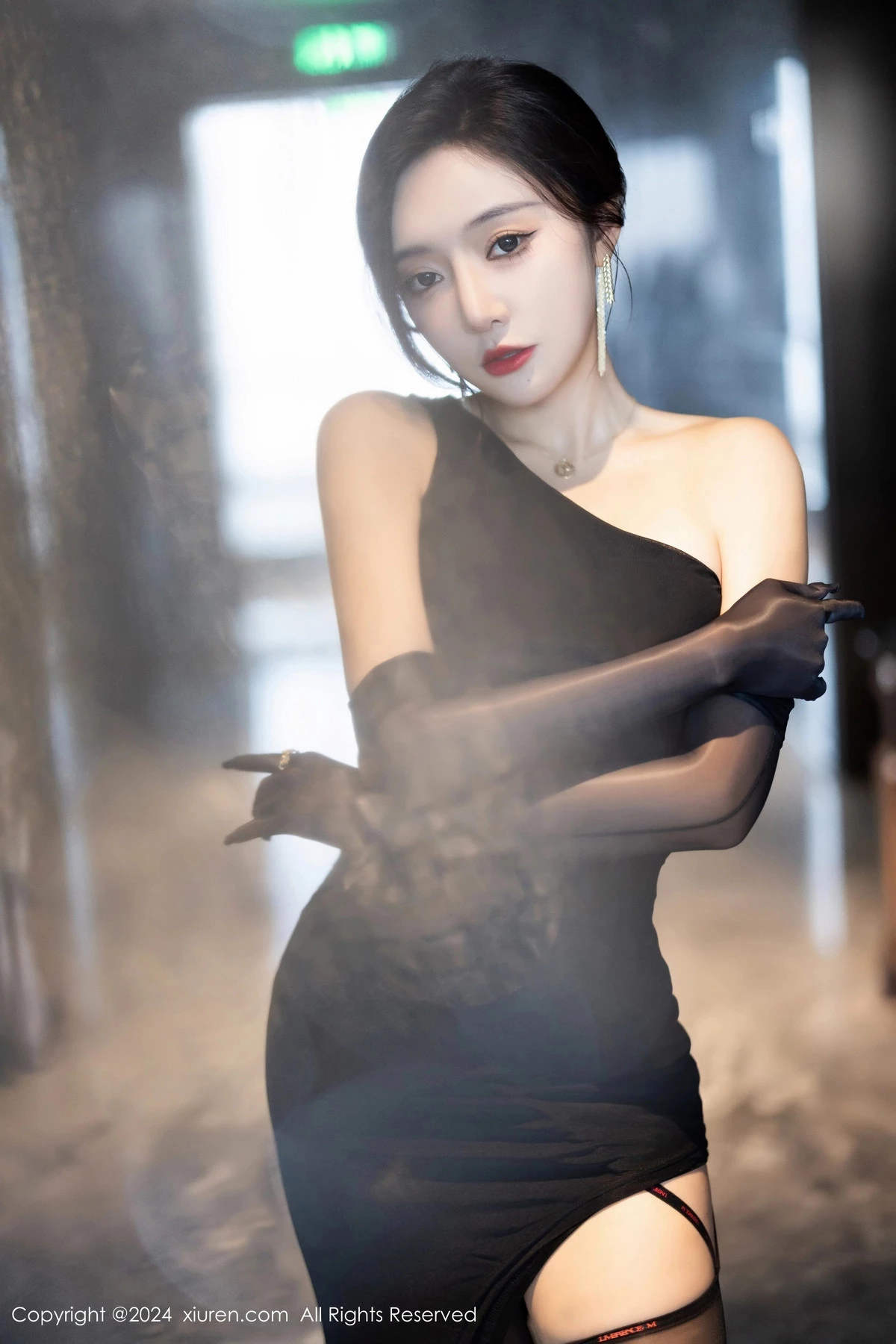 [XiuRen]高清写真图 2024.03.07 No.8194 王馨瑶yanni 美腿黑丝