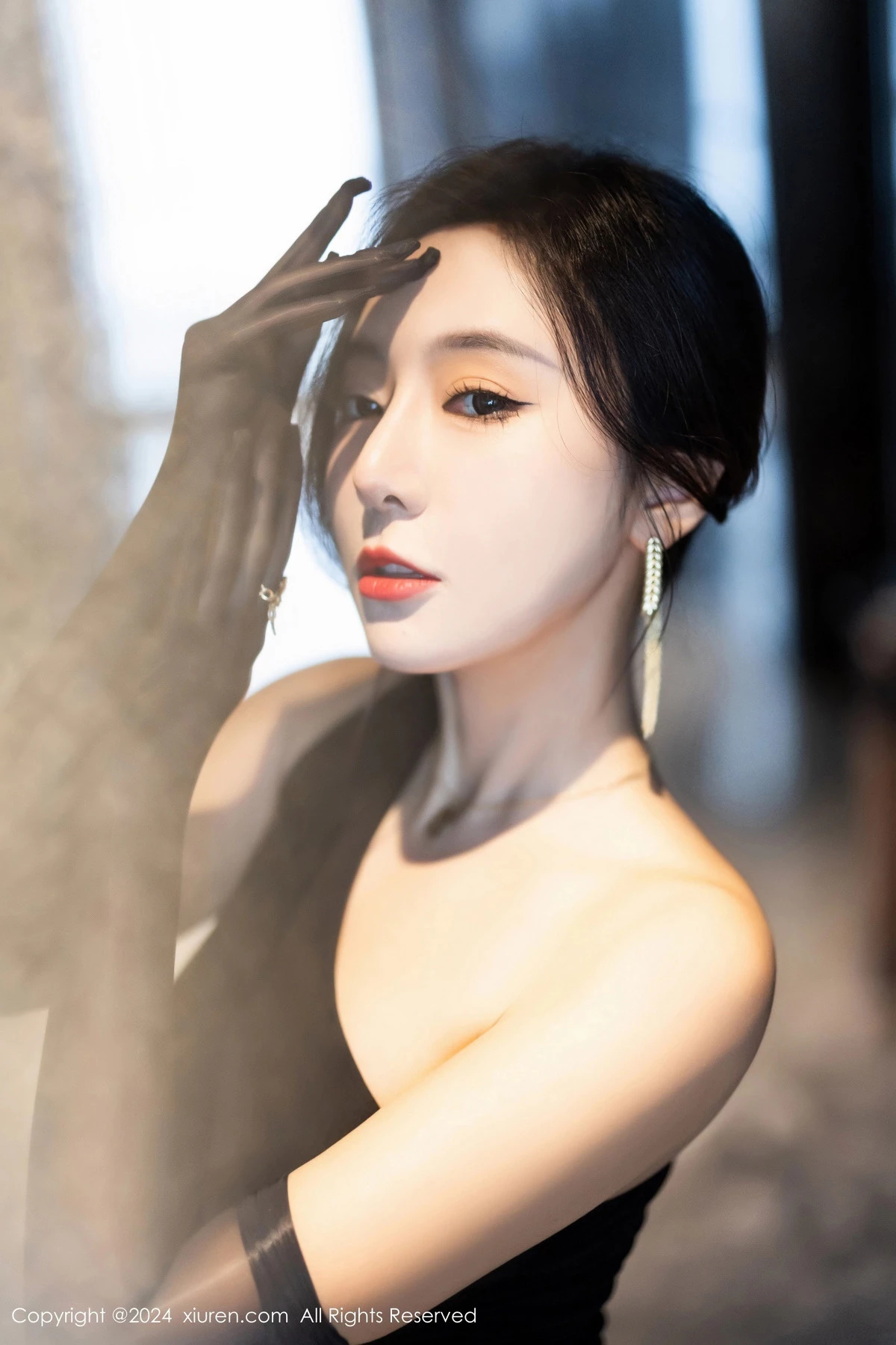 [XiuRen]高清写真图 2024.03.07 No.8194 王馨瑶yanni 美腿黑丝