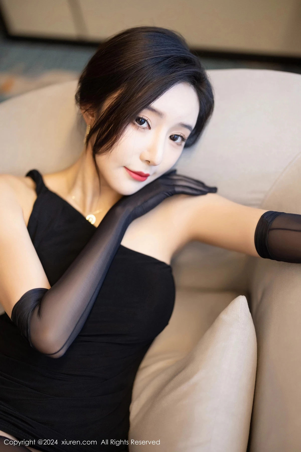 [XiuRen]高清写真图 2024.03.07 No.8194 王馨瑶yanni 美腿黑丝