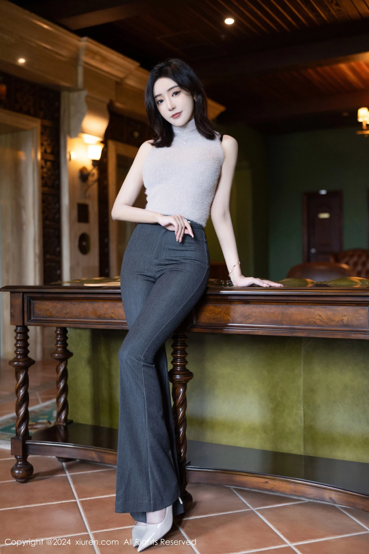 [XiuRen]高清写真图 2024.04.25 No.8451 王馨瑶yanni 黑丝美腿