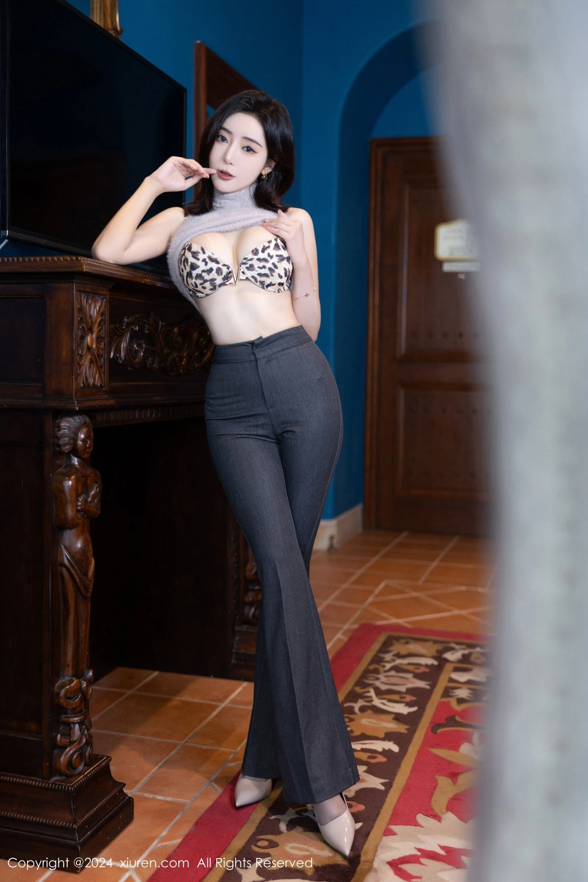 [XiuRen]高清写真图 2024.04.25 No.8451 王馨瑶yanni 黑丝美腿