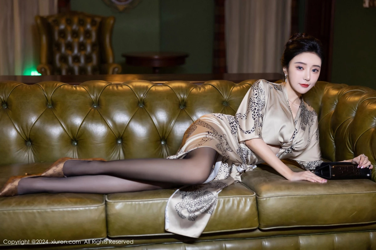 [XiuRen]高清写真图 2024.05.09 No.8510 王馨瑶yanni 黑丝美腿