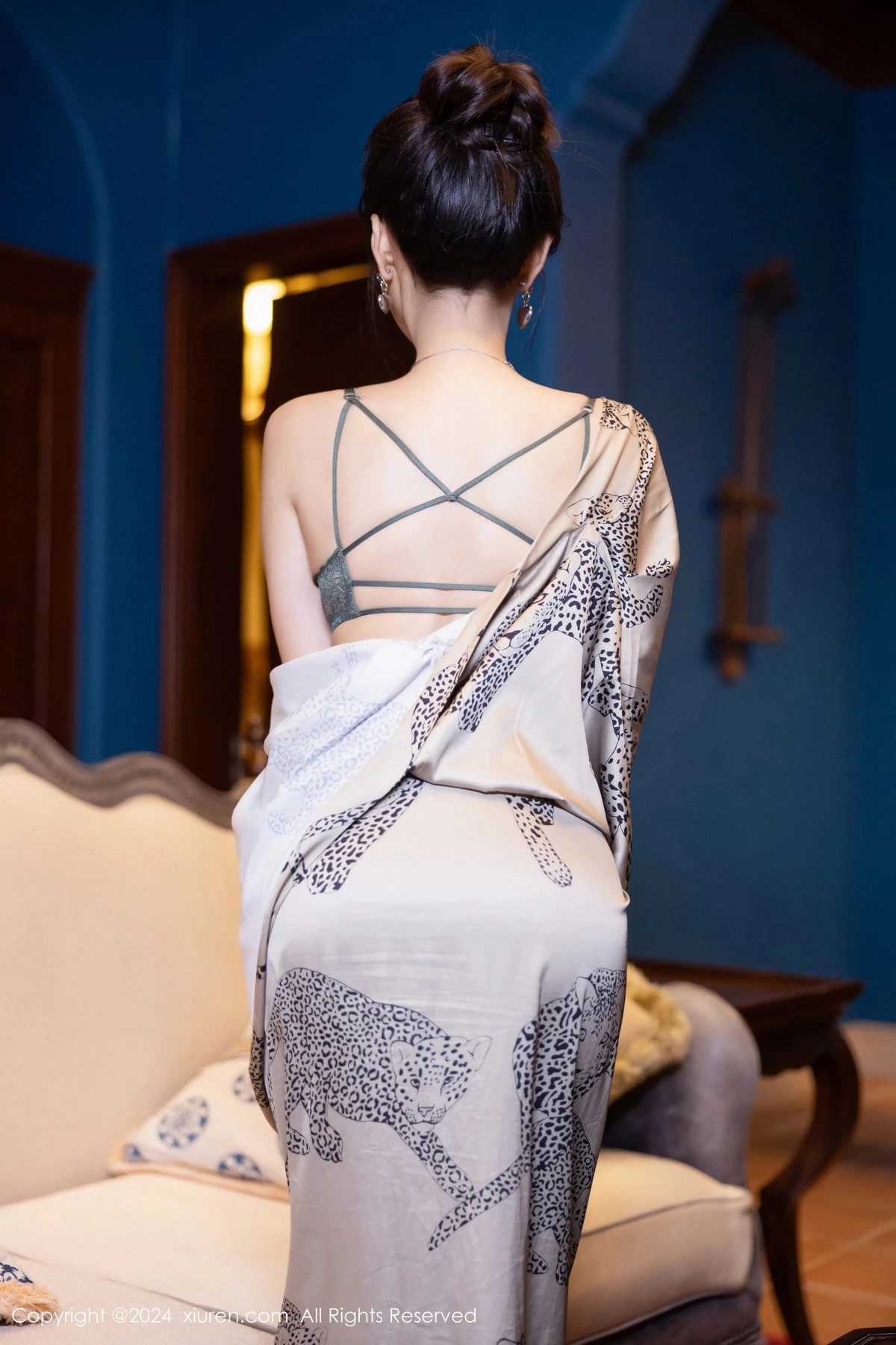 [XiuRen]高清写真图 2024.05.09 No.8510 王馨瑶yanni 黑丝美腿