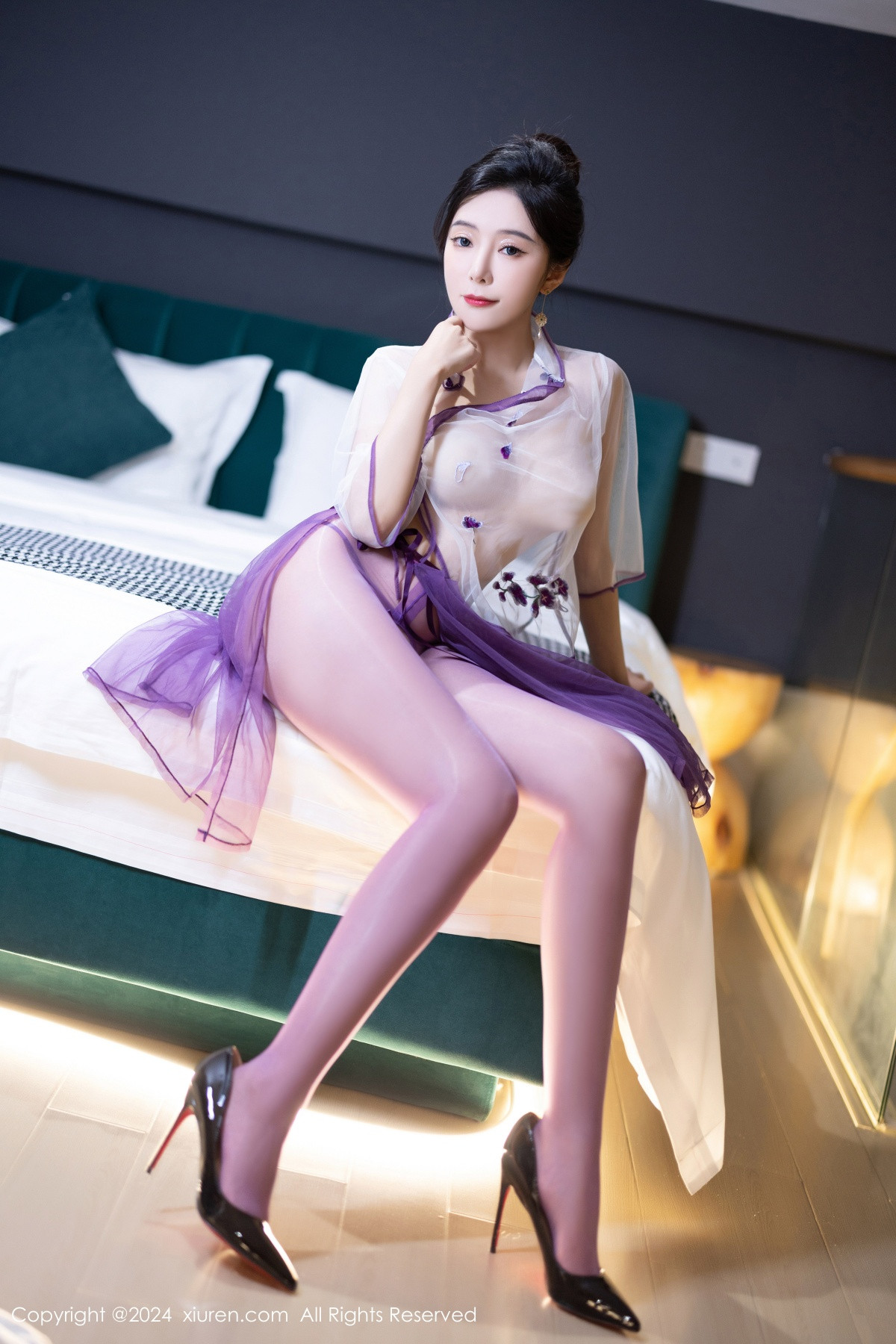 [XiuRen]高清写真图 2024.06.13 No.8698 王馨瑶yanni 丝袜美腿