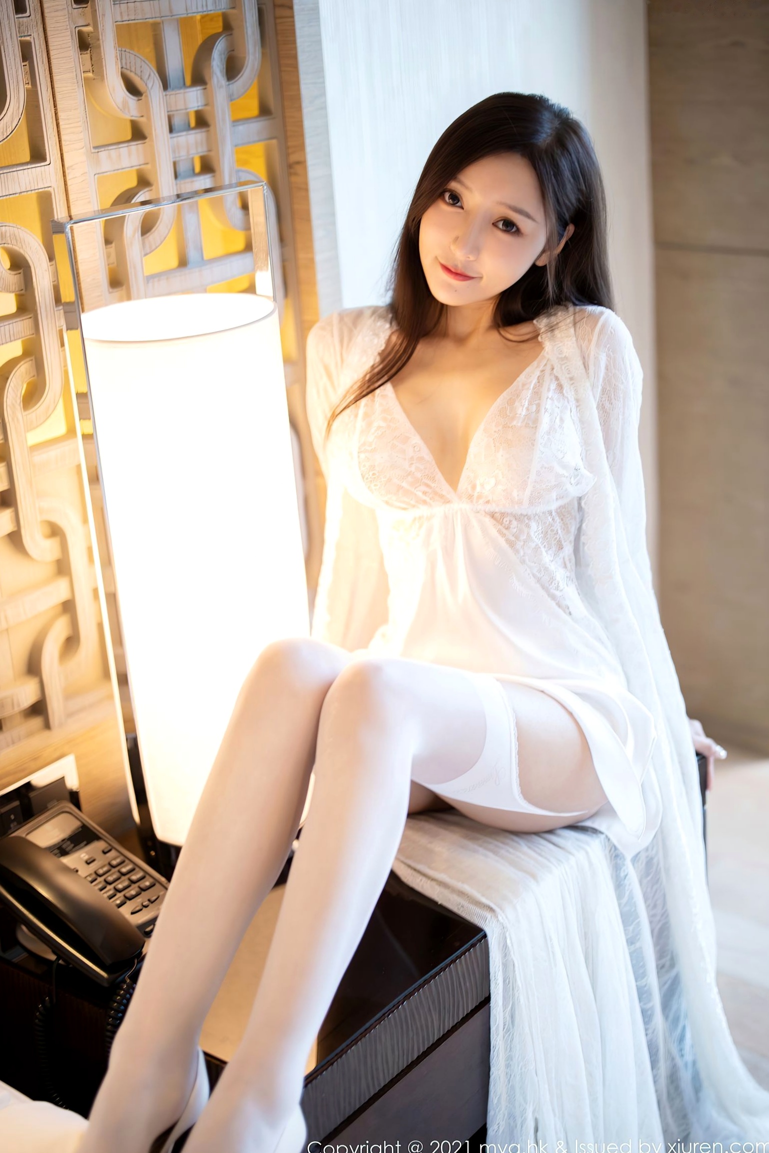 Gallery - MyGirl美媛馆：王馨瑶Yanni酒店私房旅拍，纯白蕾丝镂空吊带裙搭配白丝诱惑，演绎高级纯欲女神，江浙沪旅拍主题大尺度写真。美媛馆性感丝袜私房照女神 王馨瑶女神私房照_秀色女神 - image 19