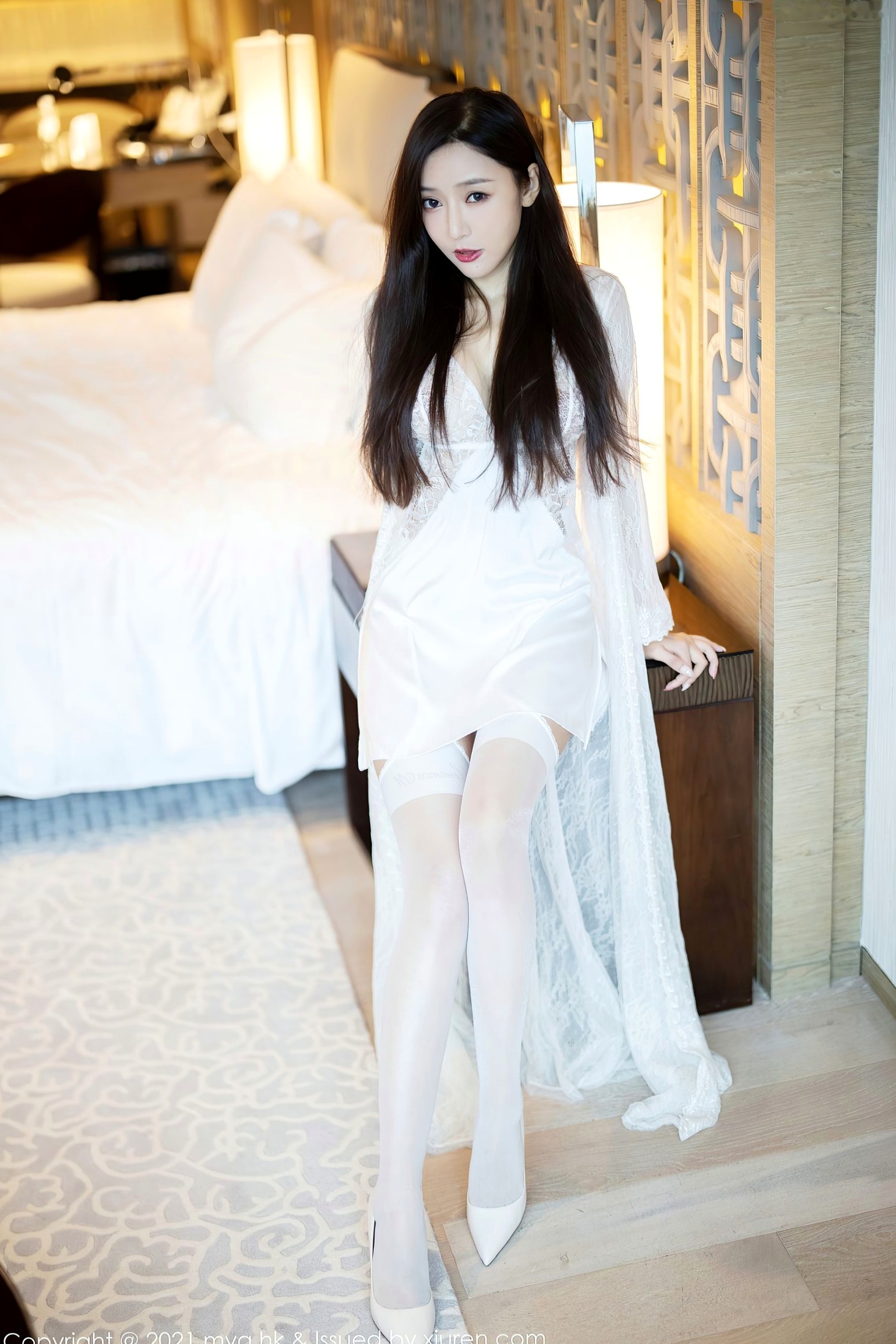 Gallery - MyGirl美媛馆：王馨瑶Yanni酒店私房旅拍，纯白蕾丝镂空吊带裙搭配白丝诱惑，演绎高级纯欲女神，江浙沪旅拍主题大尺度写真。美媛馆性感丝袜私房照女神 王馨瑶女神私房照_秀色女神 - image 21