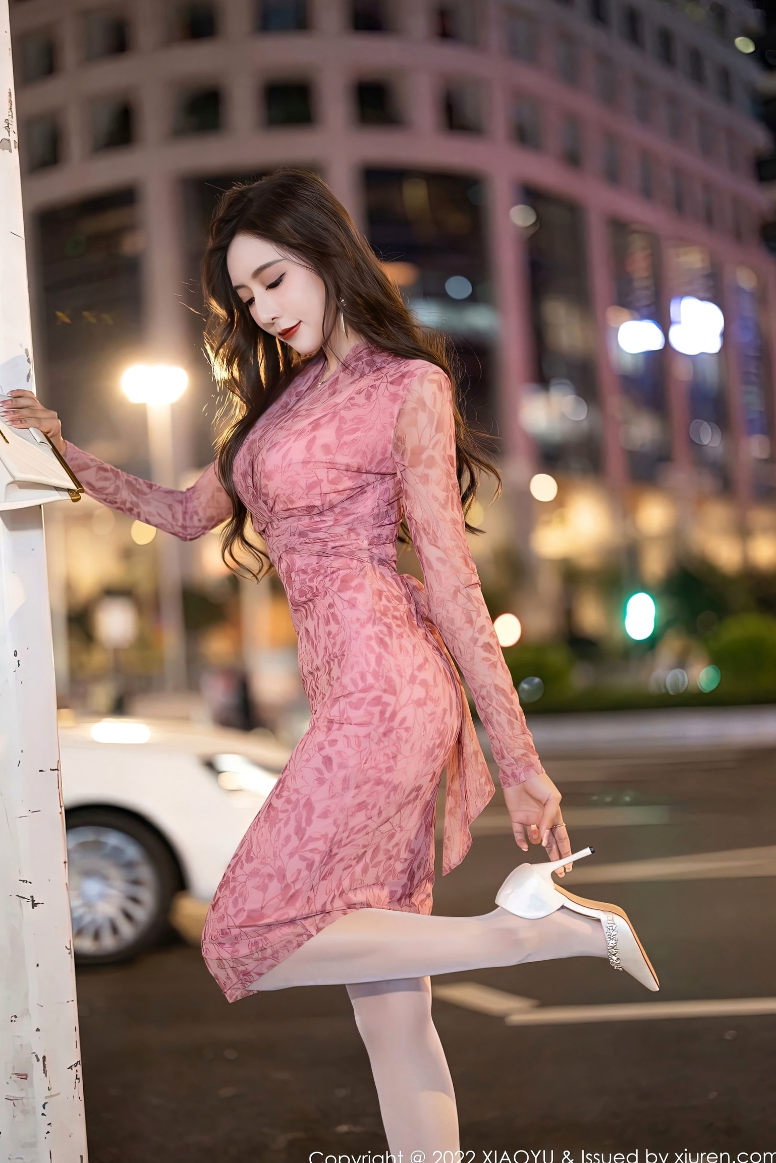 Gallery - XiaoYu语画界 - Painting World 王馨瑶Yanni私房写真：浅粉蕾丝裙搭配白丝高跟，尽显酒店绝美曲线诱惑，精致妆容呈现大尺度视觉盛宴语画界 - Painting World 性感丝袜私房照美腿尤物 王馨瑶女神私房照_秀色女神 - image 5